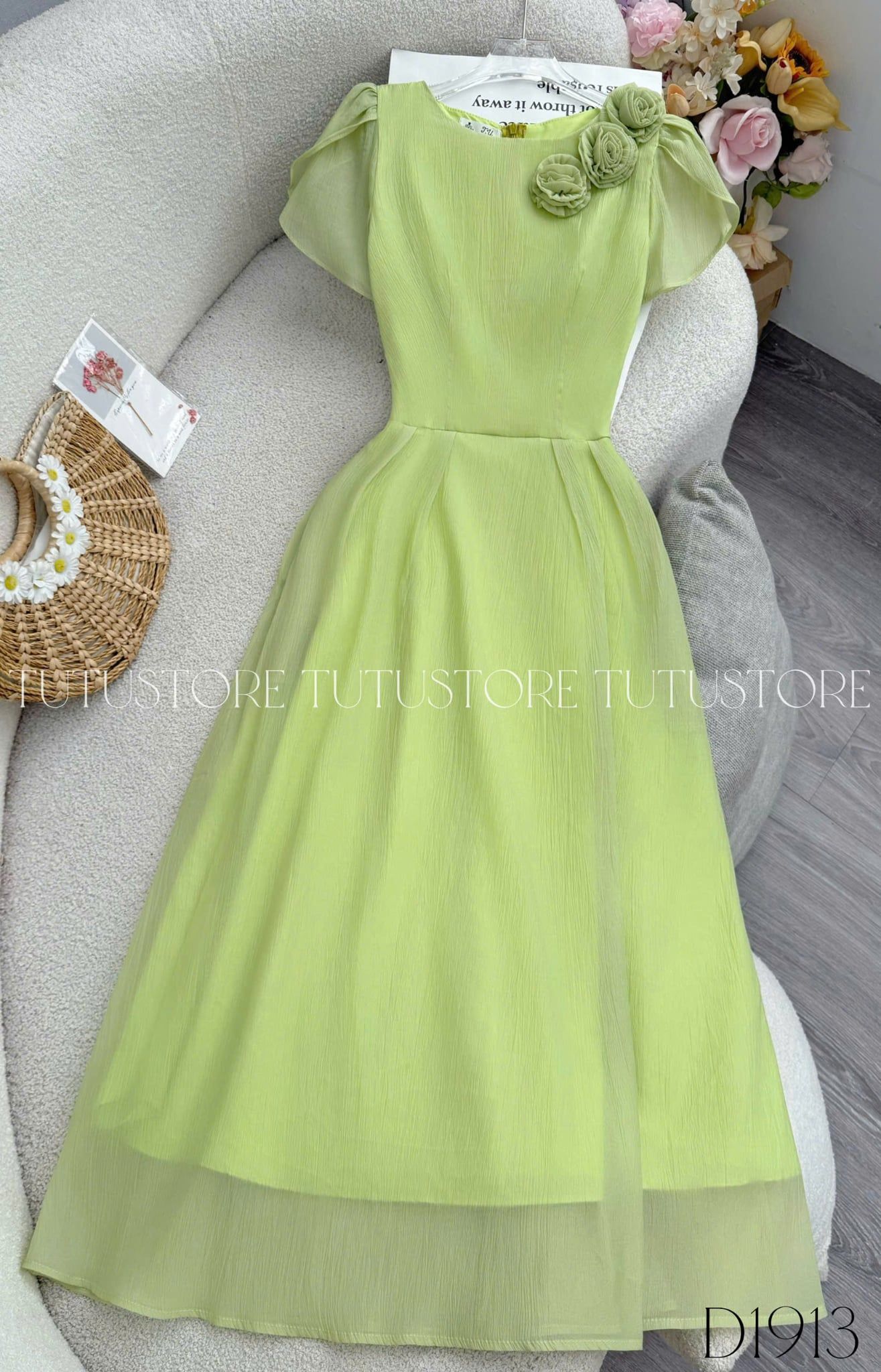 Đầm Thiết Kế Cổ Tròn Dính Hoa Dáng Dài Đi Tiệc TuTu Store Mã D1913