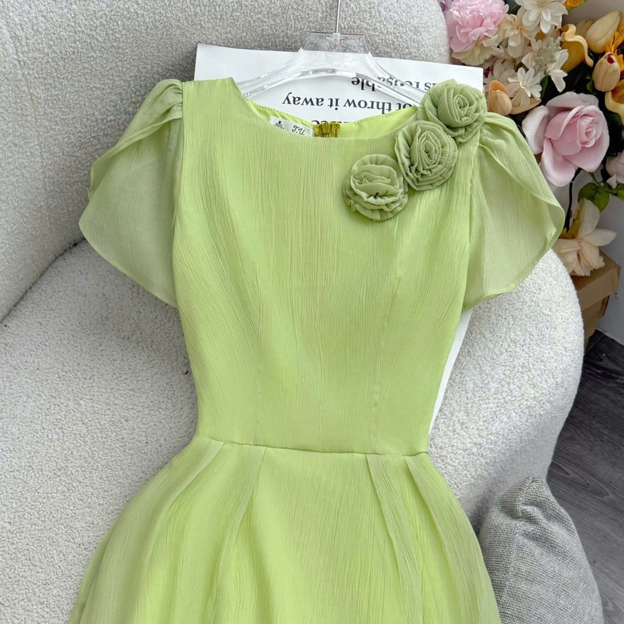 Đầm Thiết Kế Cổ Tròn Dính Hoa Dáng Dài Đi Tiệc TuTu Store Mã D1913