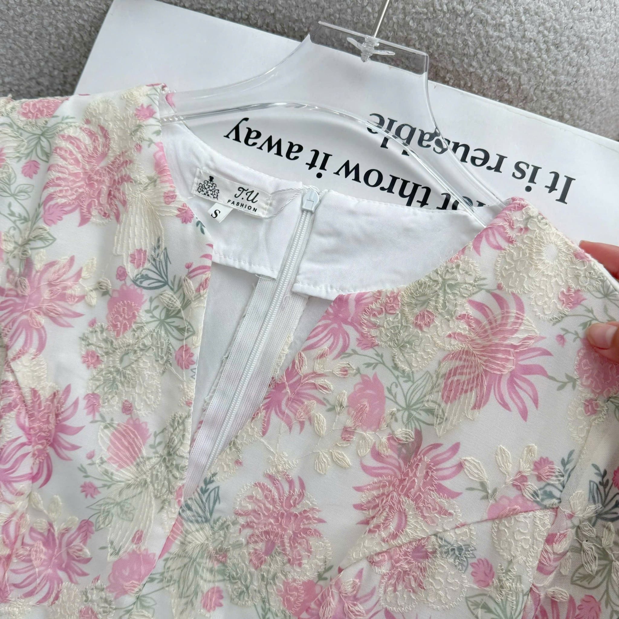 Đầm Thiết Kế Cổ V Dáng Ngắn Nhẹ Nhàng Đi Tiệc TuTu Store Mã D1951