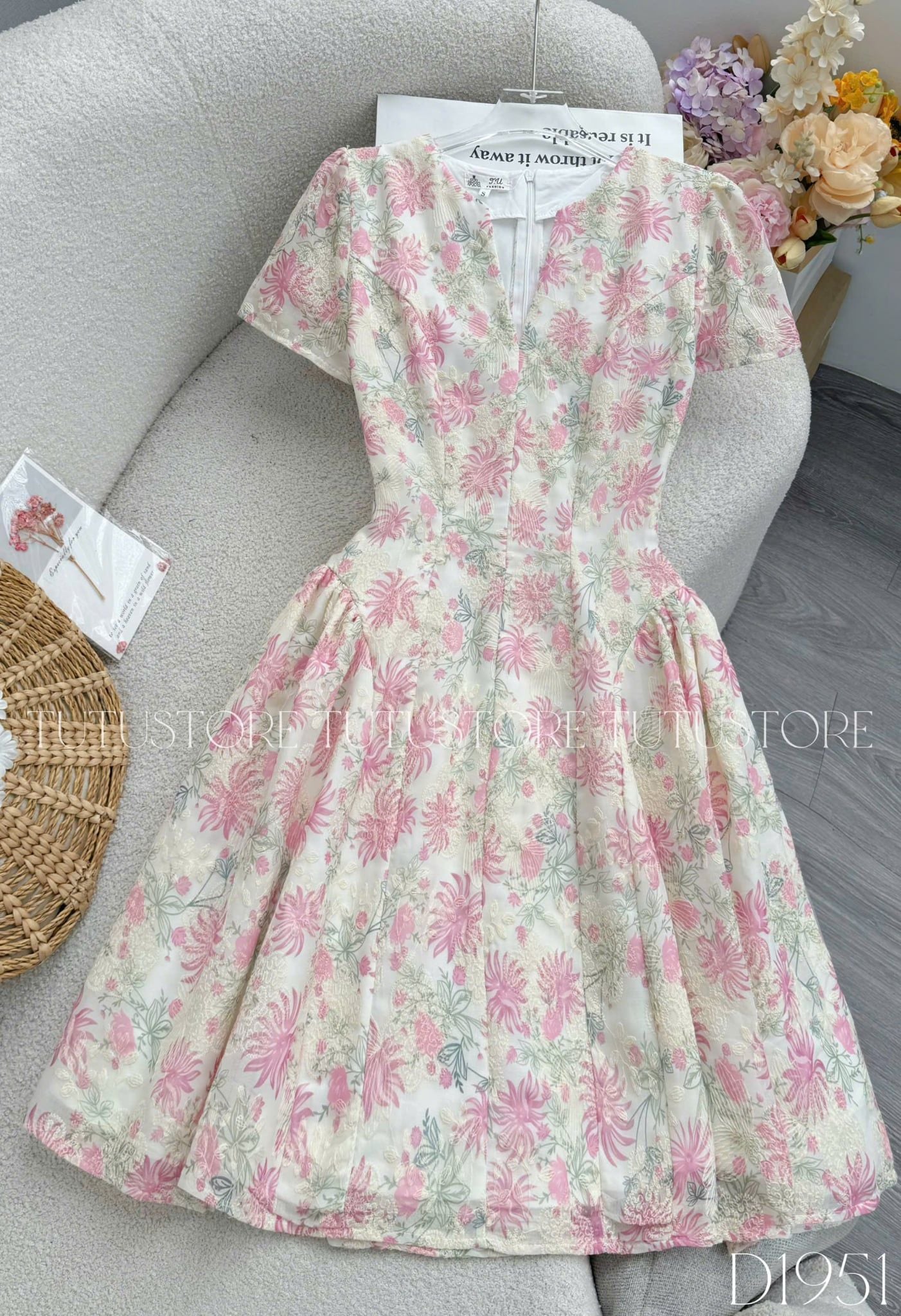 Đầm Thiết Kế Cổ V Dáng Ngắn Nhẹ Nhàng Đi Tiệc TuTu Store Mã D1951