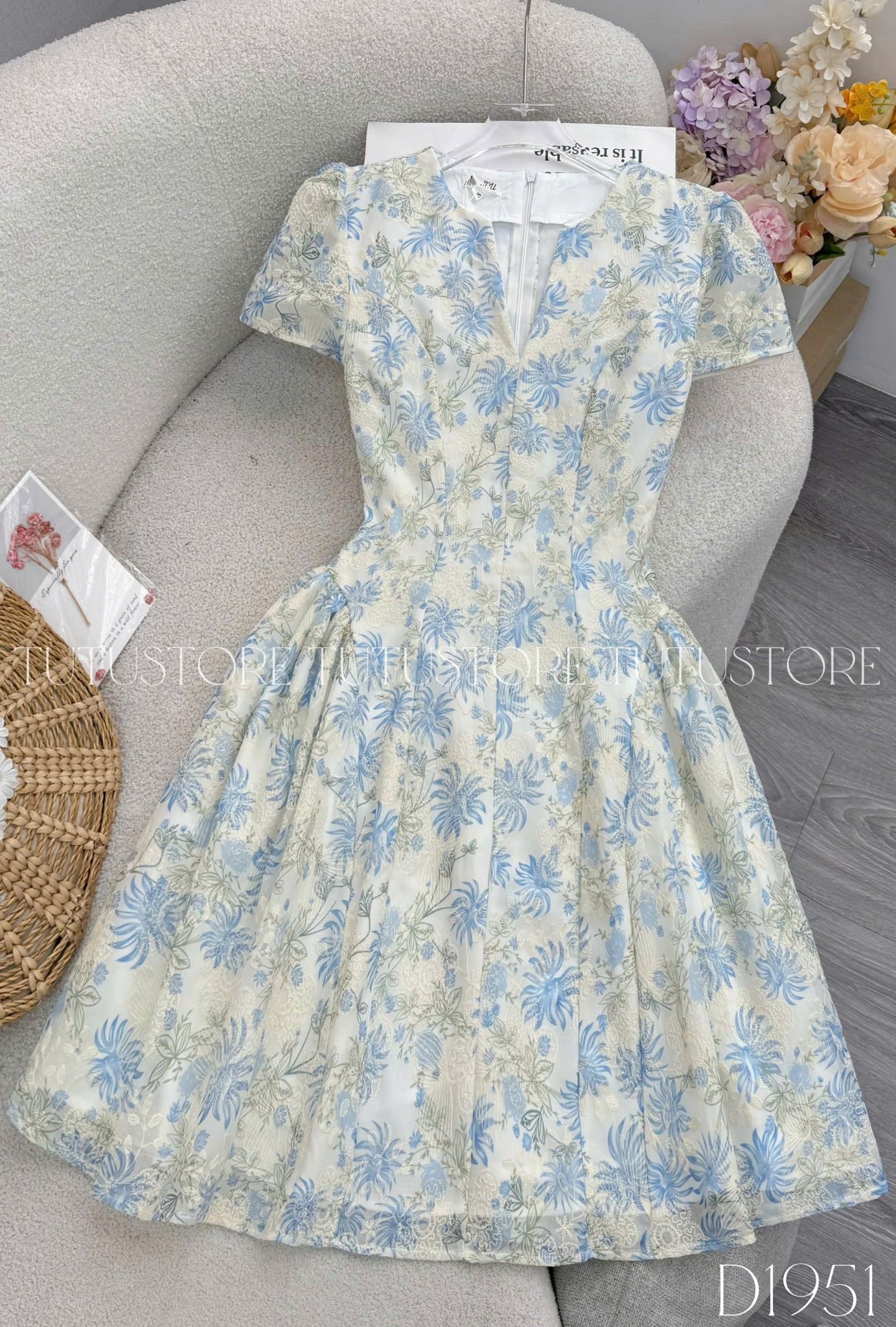 Đầm Thiết Kế Cổ V Dáng Ngắn Nhẹ Nhàng Đi Tiệc TuTu Store Mã D1951