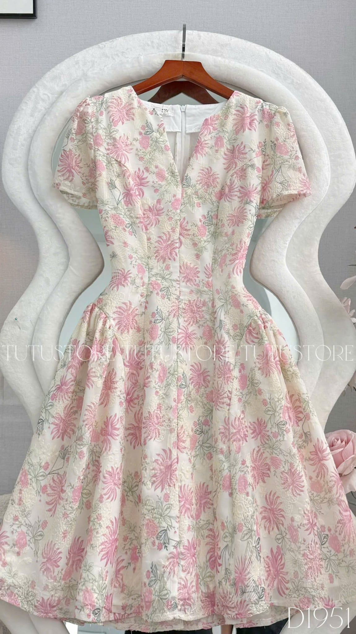 Đầm Thiết Kế Cổ V Dáng Ngắn Nhẹ Nhàng Đi Tiệc TuTu Store Mã D1951