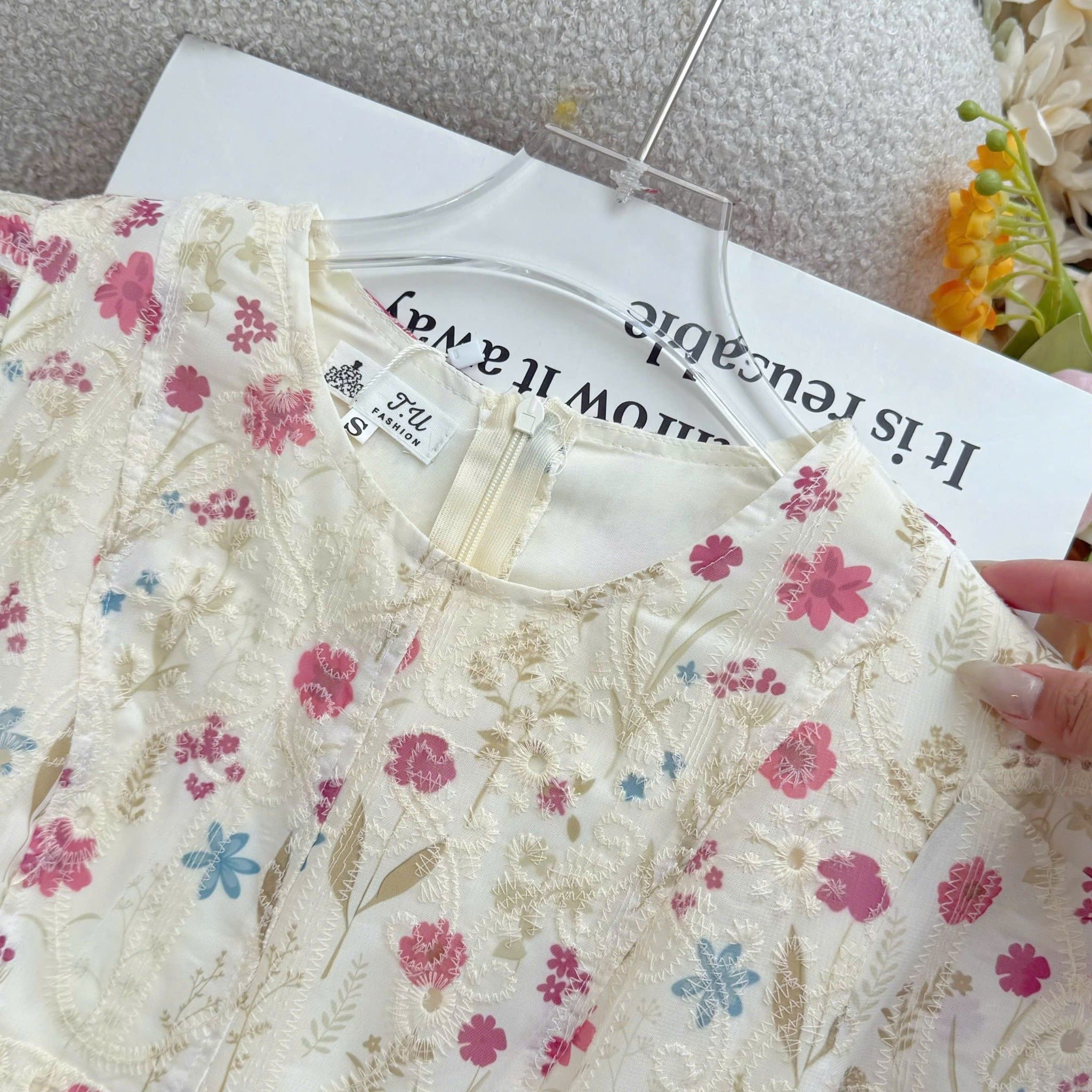 Đầm Thiết Kế Cổ Tròn Dáng Chữ A Hoa Nhí Đi Chơi TuTu Store Mã D1671