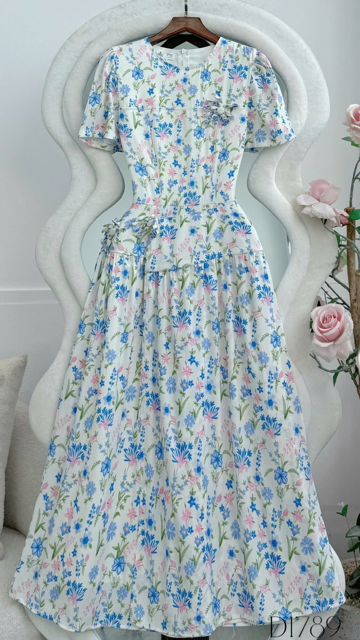 Đầm Hoa Thiết Kế Cổ Tròn Đính Hoa Chiết Eo Đi Chơi TuTu Store Mã D1789