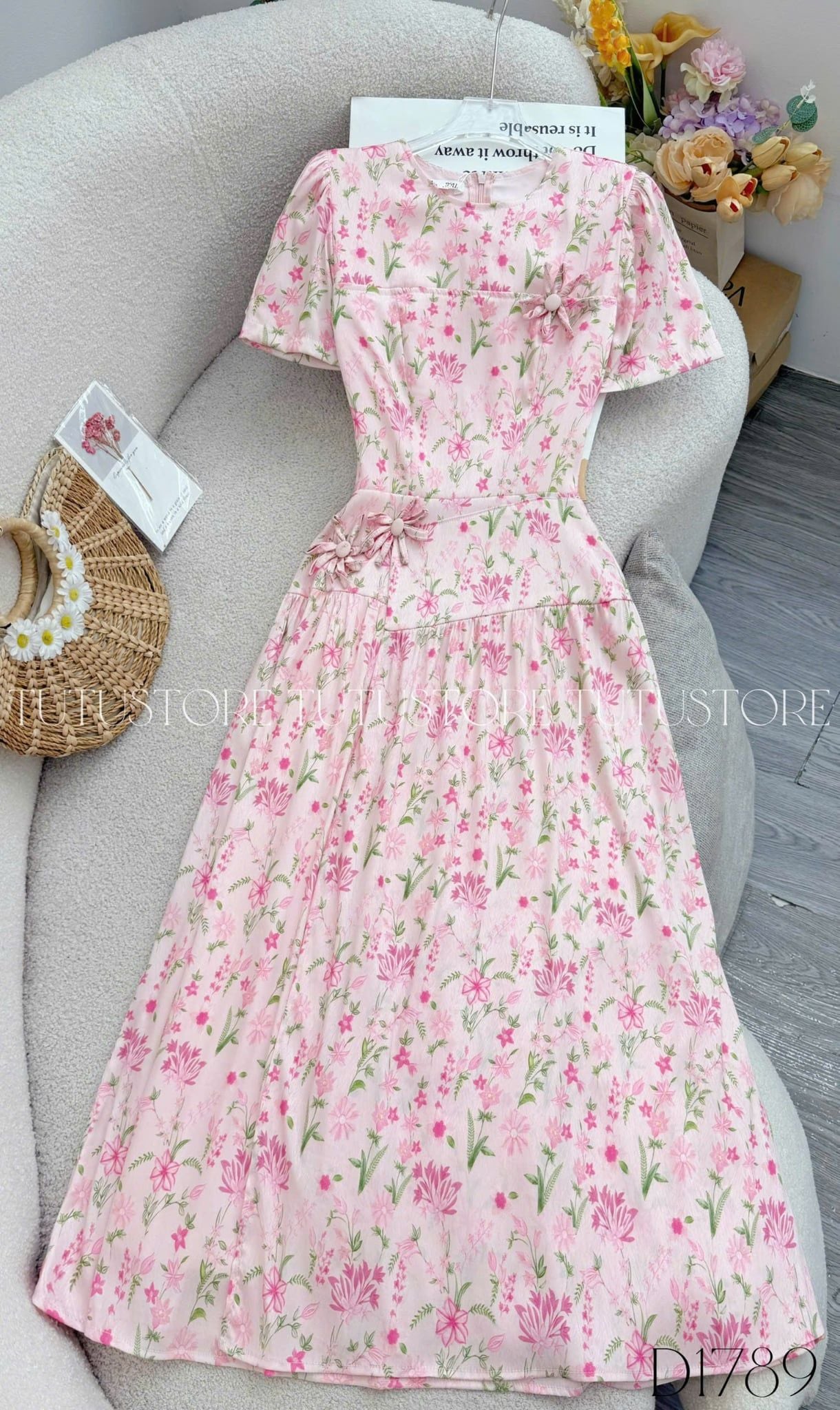 Đầm Hoa Thiết Kế Cổ Tròn Đính Hoa Chiết Eo Đi Chơi TuTu Store Mã D1789