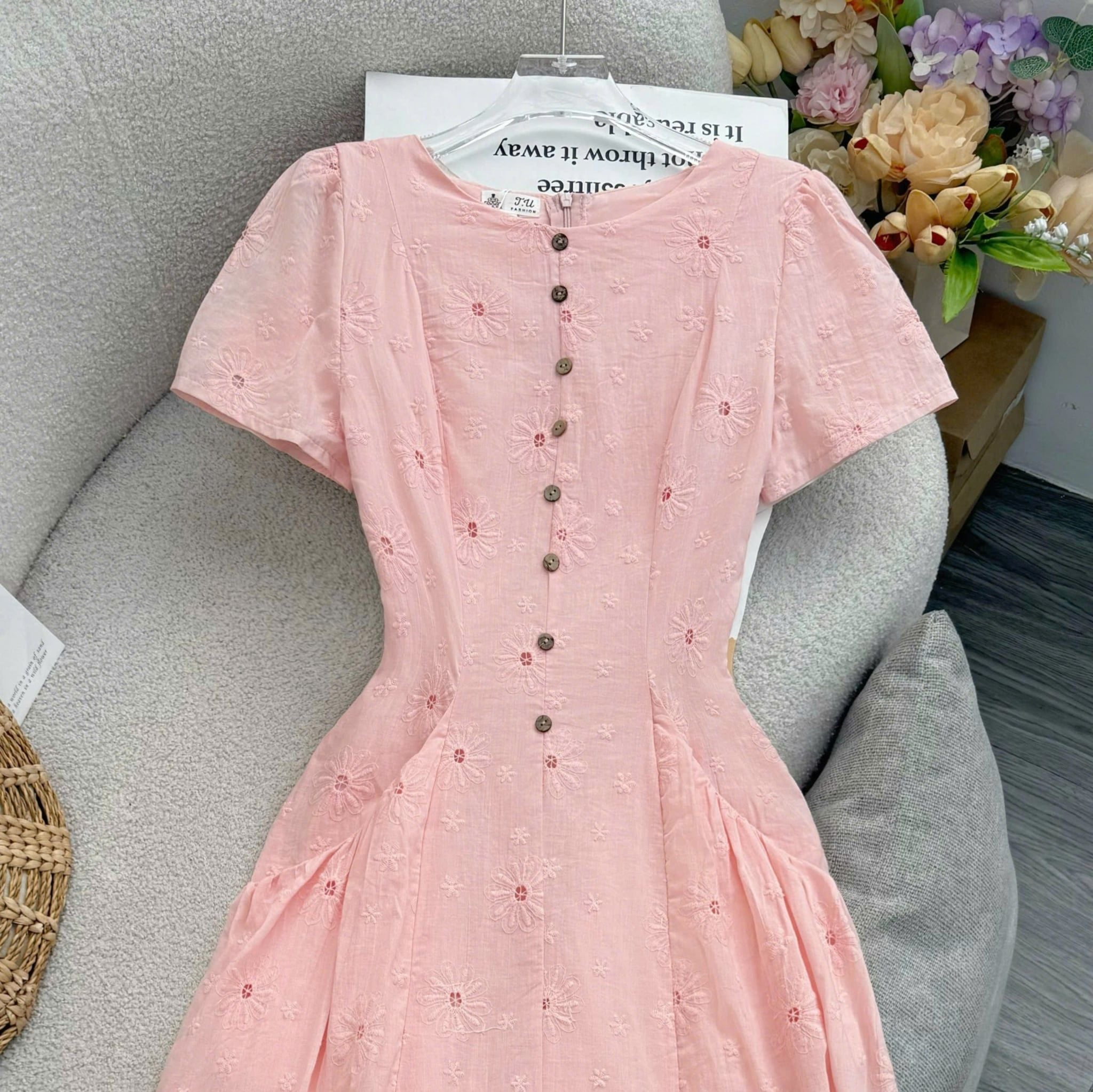 Đầm Thiết Kế Cổ Tròn Dáng Xòe Thêu Hoa Đi Chơi TuTu Store Mã D1804