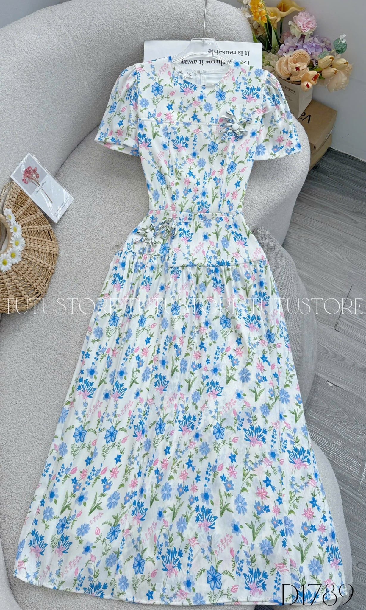 Đầm Hoa Thiết Kế Cổ Tròn Đính Hoa Chiết Eo Đi Chơi TuTu Store Mã D1789