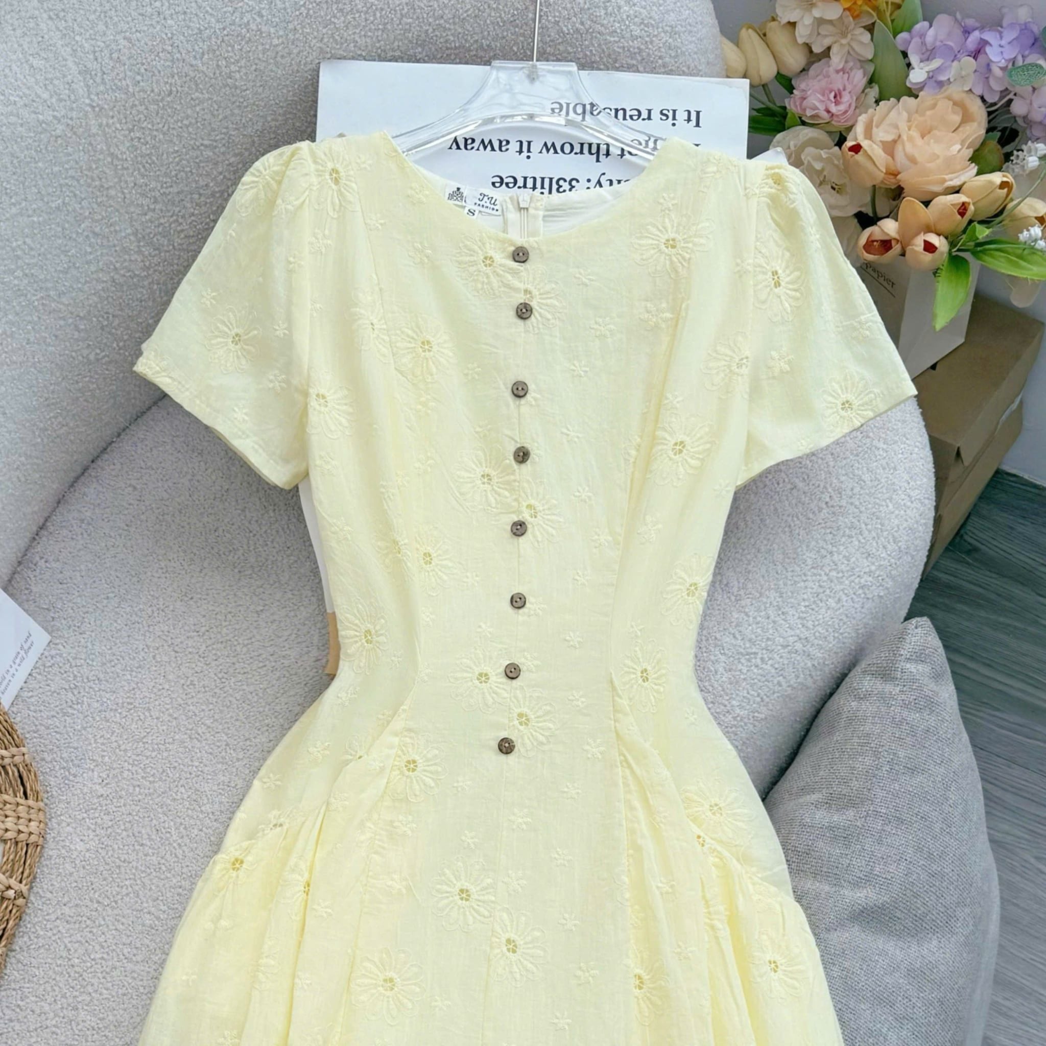 Đầm Thiết Kế Cổ Tròn Dáng Xòe Thêu Hoa Đi Chơi TuTu Store Mã D1804