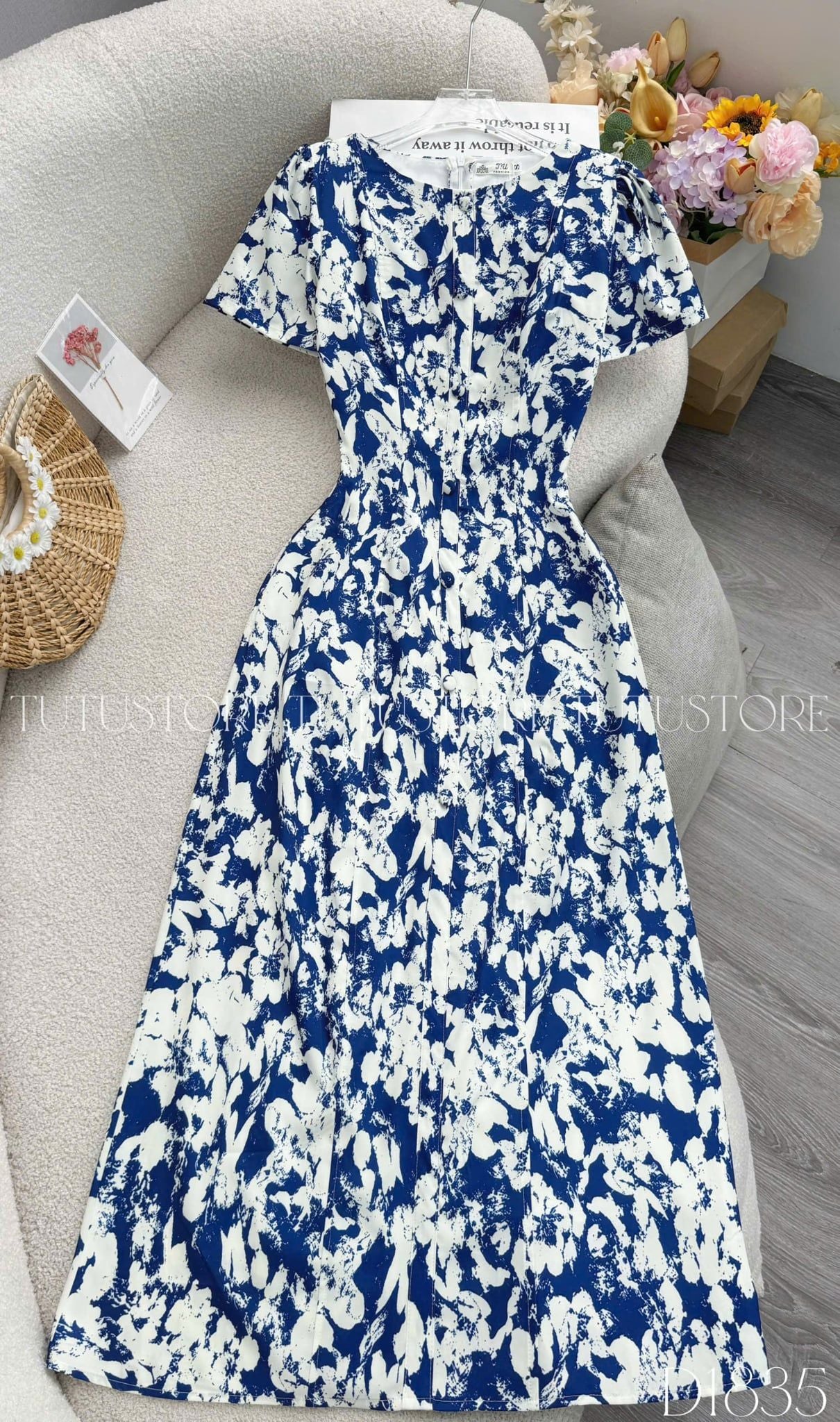 Đầm Thiết Ké Cổ Tròn Đính Nút Kiểu Dáng A Đi Chơi TuTu Store Mã D1835