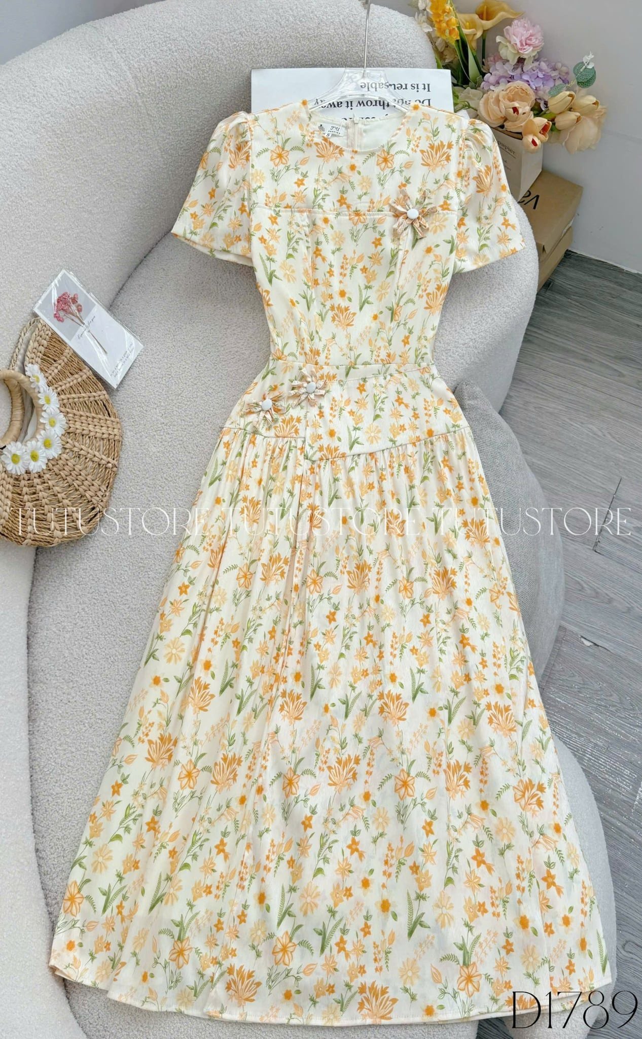 Đầm Hoa Thiết Kế Cổ Tròn Đính Hoa Chiết Eo Đi Chơi TuTu Store Mã D1789