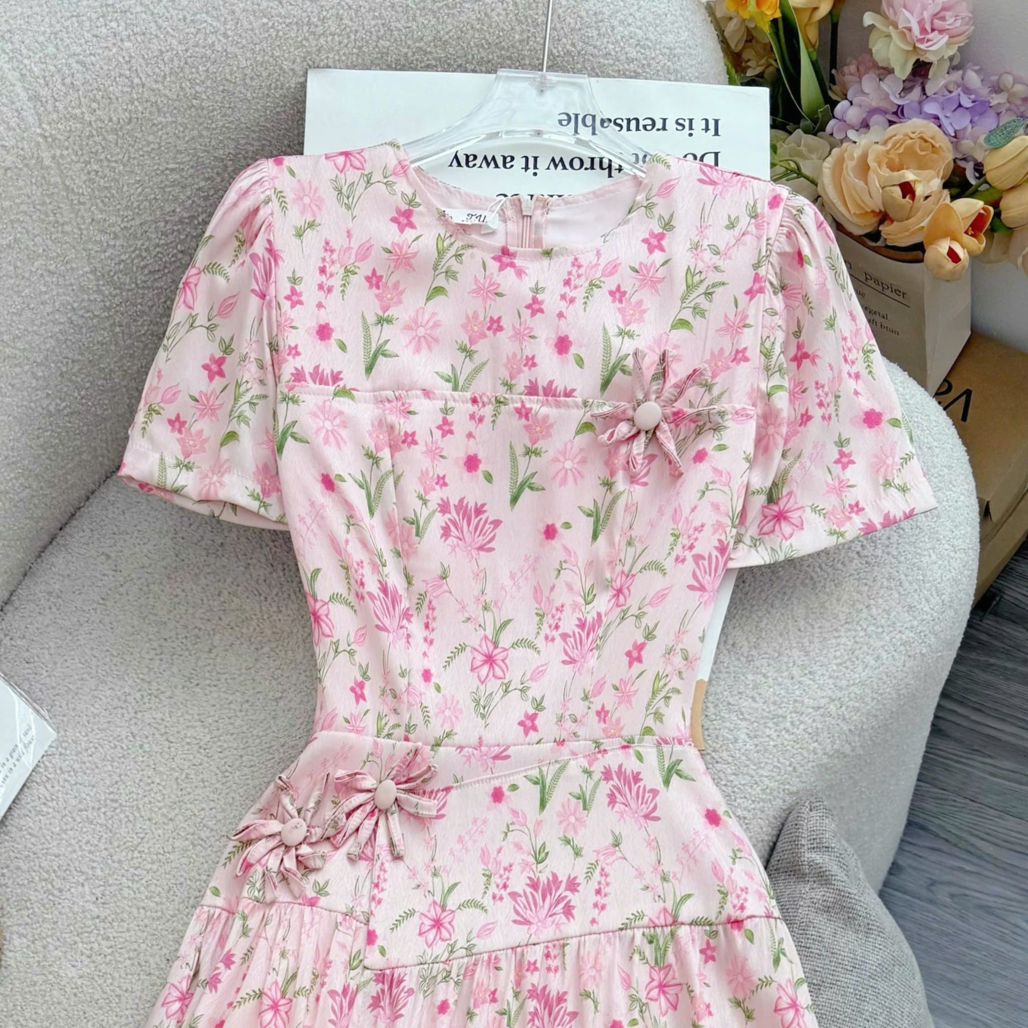 Đầm Hoa Thiết Kế Cổ Tròn Đính Hoa Chiết Eo Đi Chơi TuTu Store Mã D1789