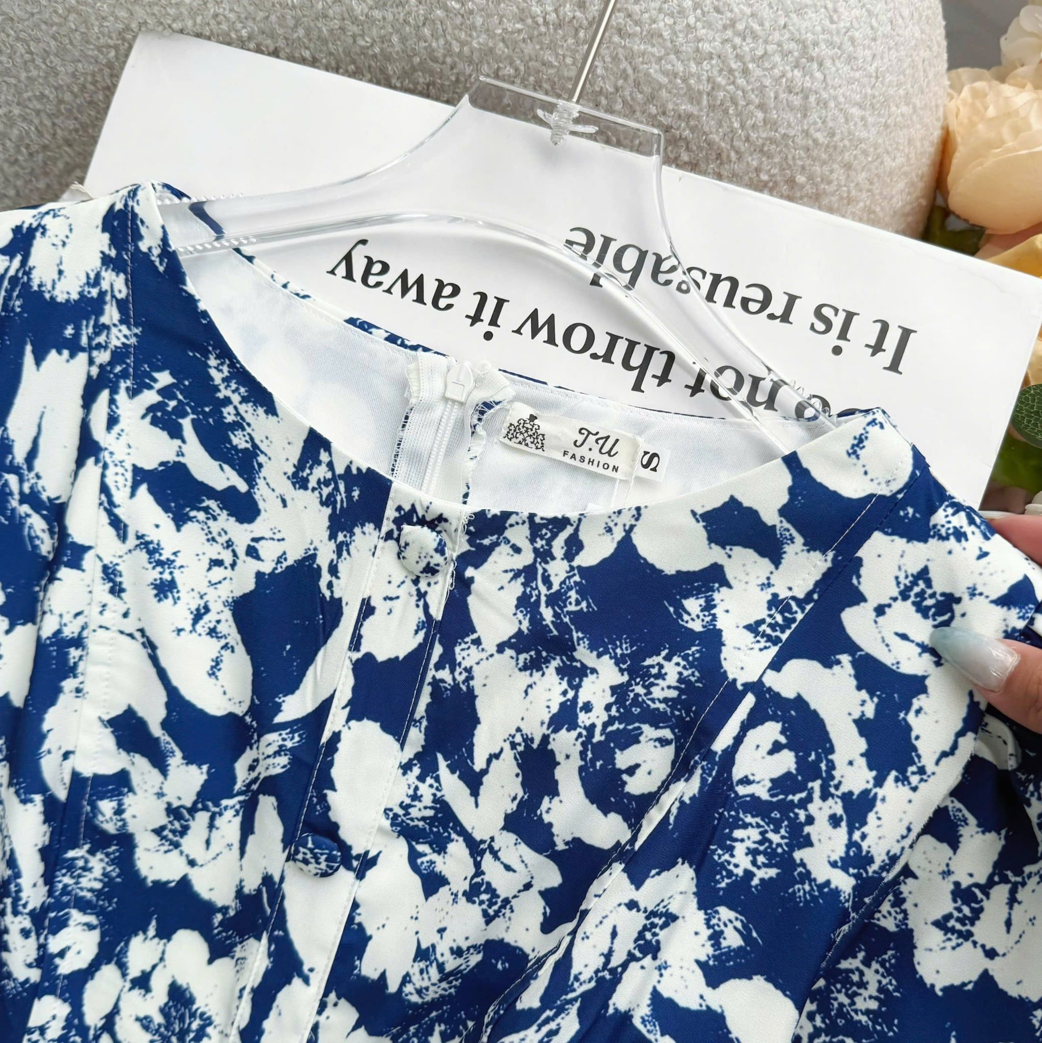 Đầm Thiết Ké Cổ Tròn Đính Nút Kiểu Dáng A Đi Chơi TuTu Store Mã D1835