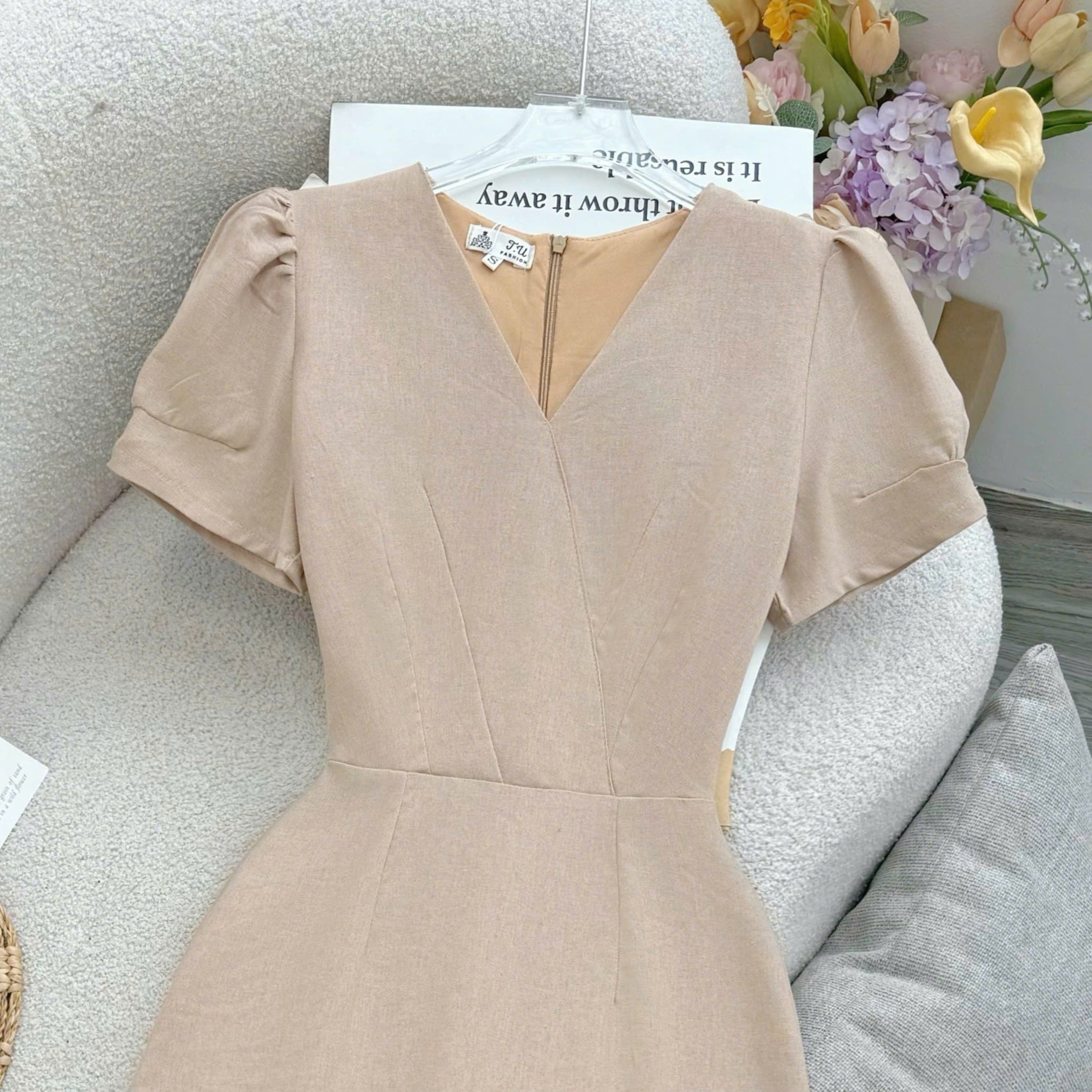 Đầm Thiết Kế Kiểu Cổ Chữ V Tay Bồng Thanh Lịch TuTu Store Mã D1621