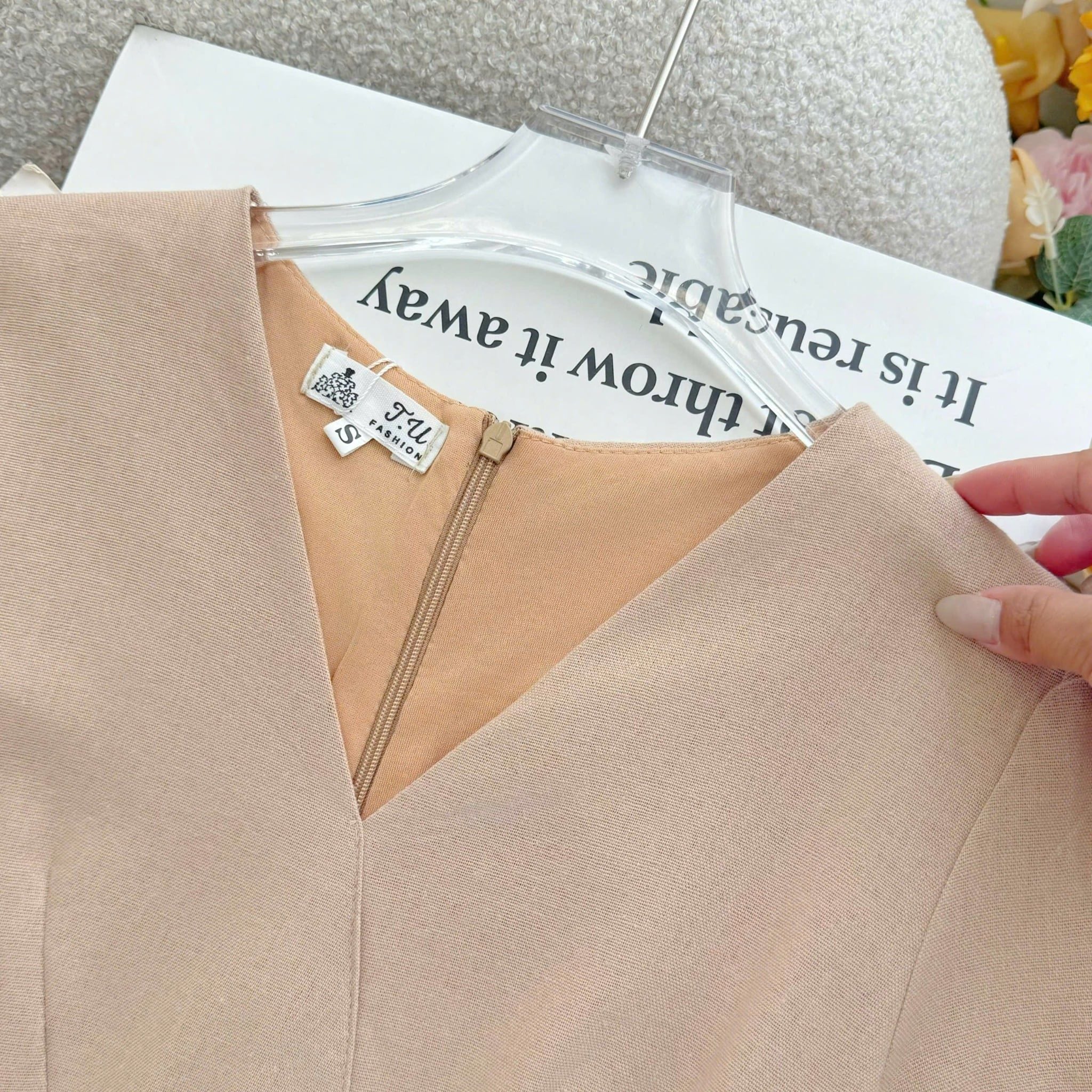 Đầm Thiết Kế Kiểu Cổ Chữ V Tay Bồng Thanh Lịch TuTu Store Mã D1621