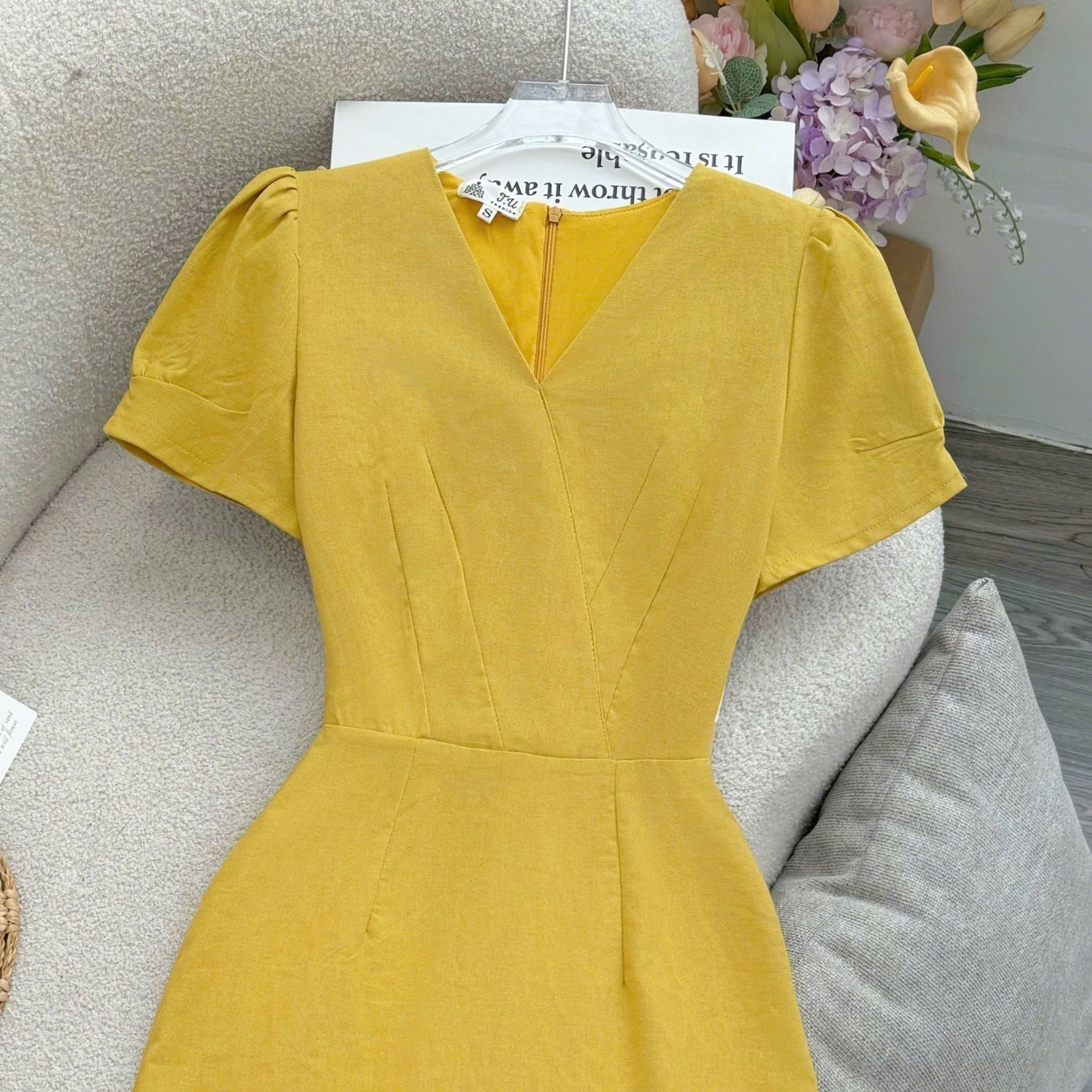 Đầm Thiết Kế Kiểu Cổ Chữ V Tay Bồng Thanh Lịch TuTu Store Mã D1621