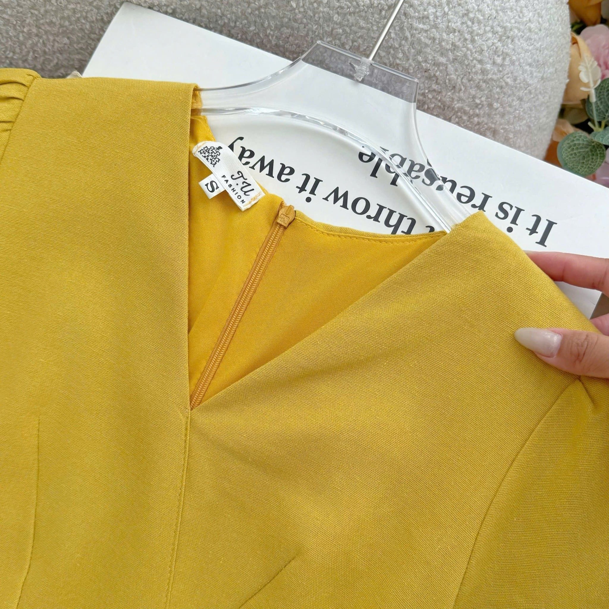 Đầm Thiết Kế Kiểu Cổ Chữ V Tay Bồng Thanh Lịch TuTu Store Mã D1621