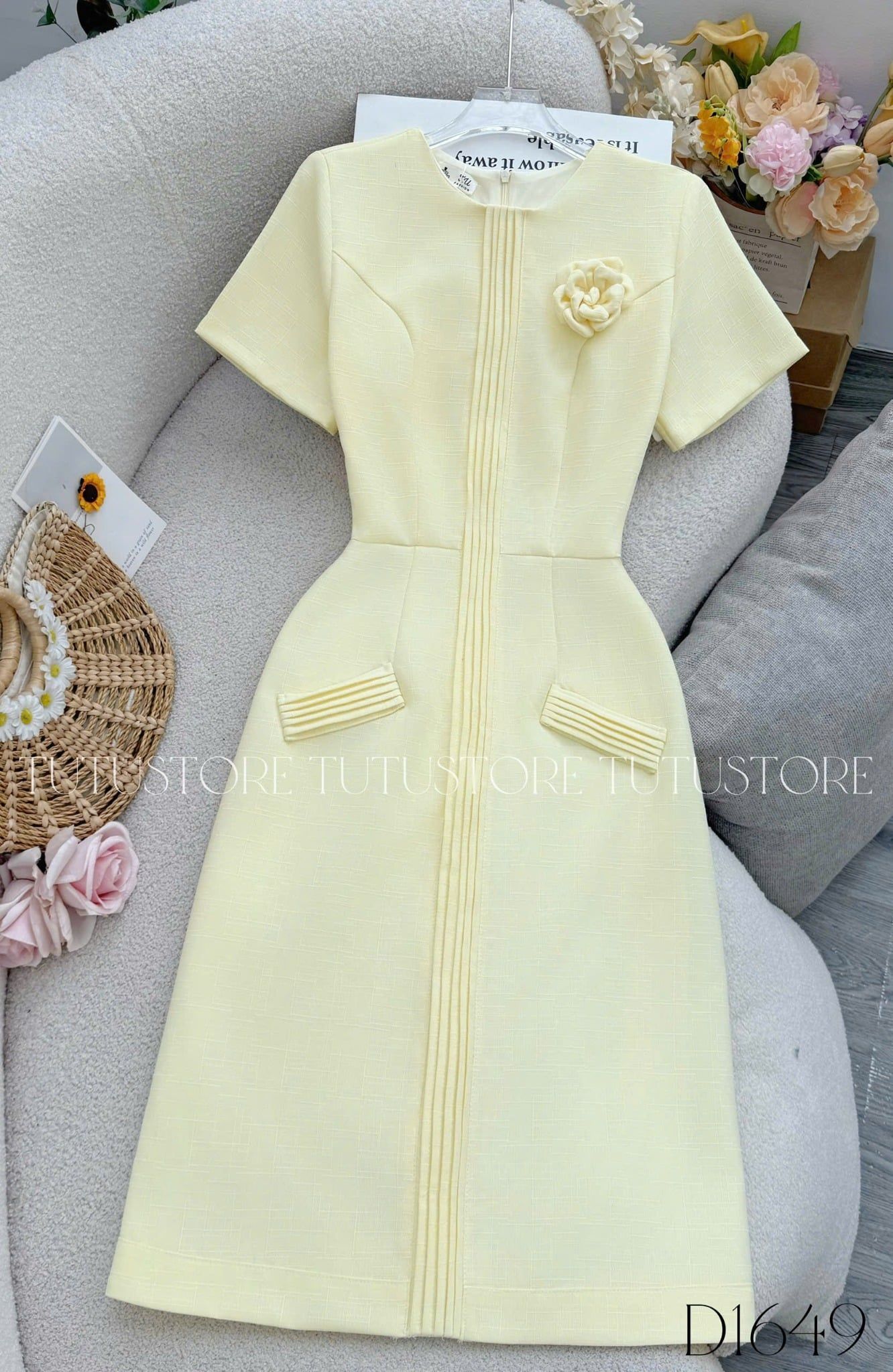 Đầm Thiết Kế Cổ Tròn Đính Hoa Dáng Ngắn Đi Tiệc TuTu Store Mã D1649