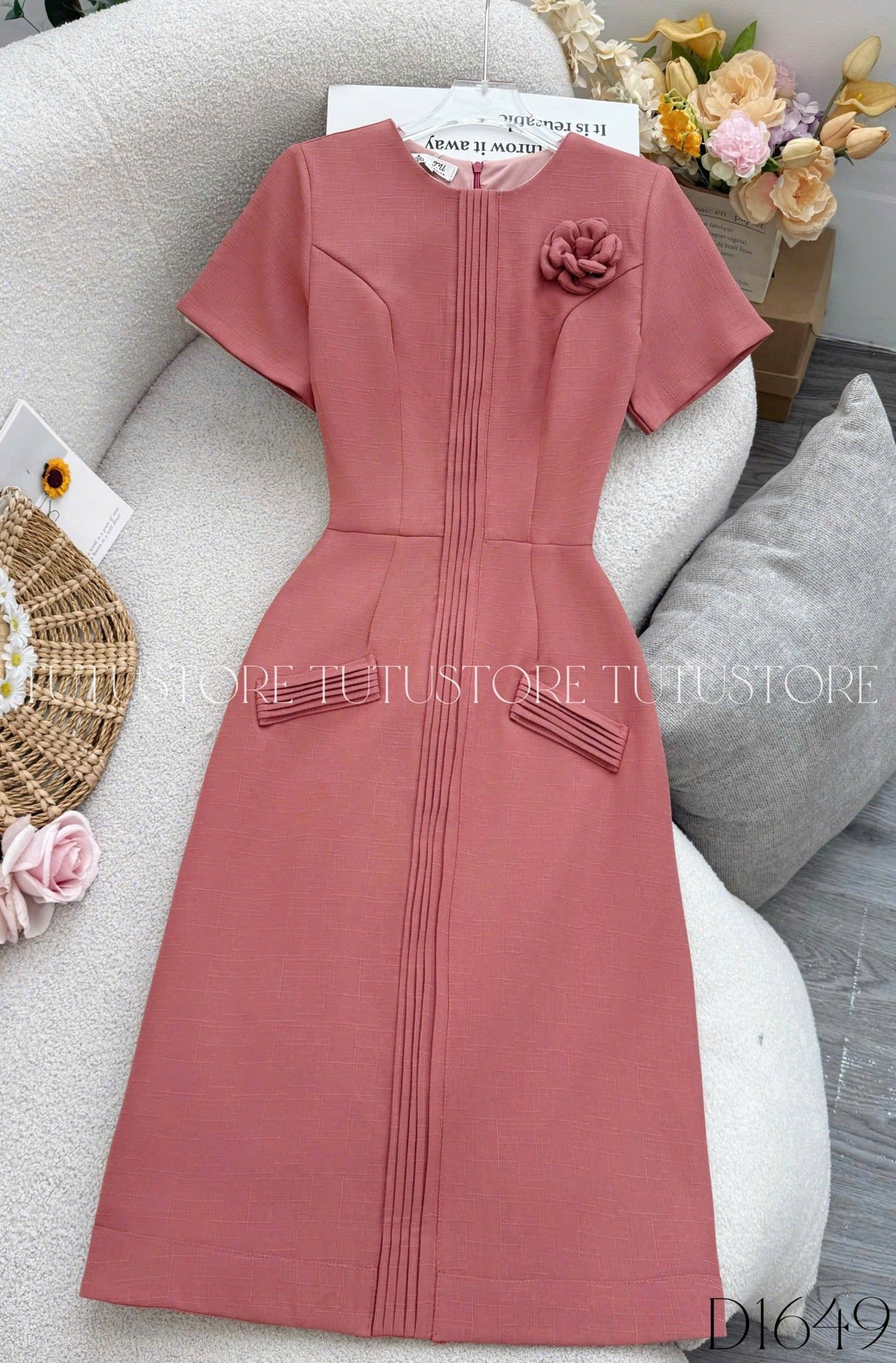 Đầm Thiết Kế Cổ Tròn Đính Hoa Dáng Ngắn Đi Tiệc TuTu Store Mã D1649