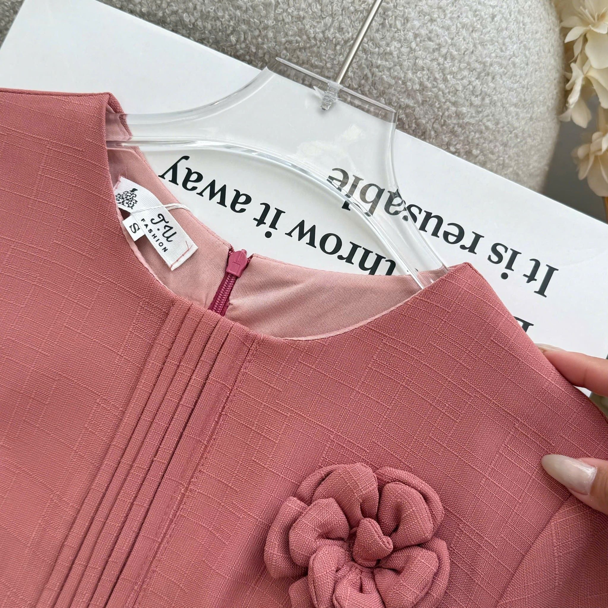 Đầm Thiết Kế Cổ Tròn Đính Hoa Dáng Ngắn Đi Tiệc TuTu Store Mã D1649