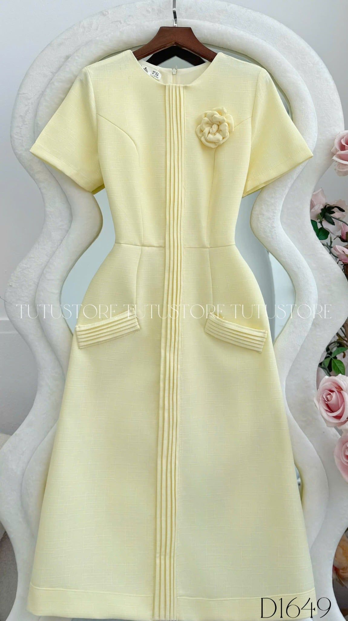 Đầm Thiết Kế Cổ Tròn Đính Hoa Dáng Ngắn Đi Tiệc TuTu Store Mã D1649