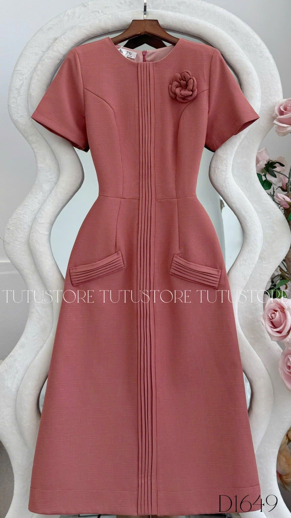 Đầm Thiết Kế Cổ Tròn Đính Hoa Dáng Ngắn Đi Tiệc TuTu Store Mã D1649