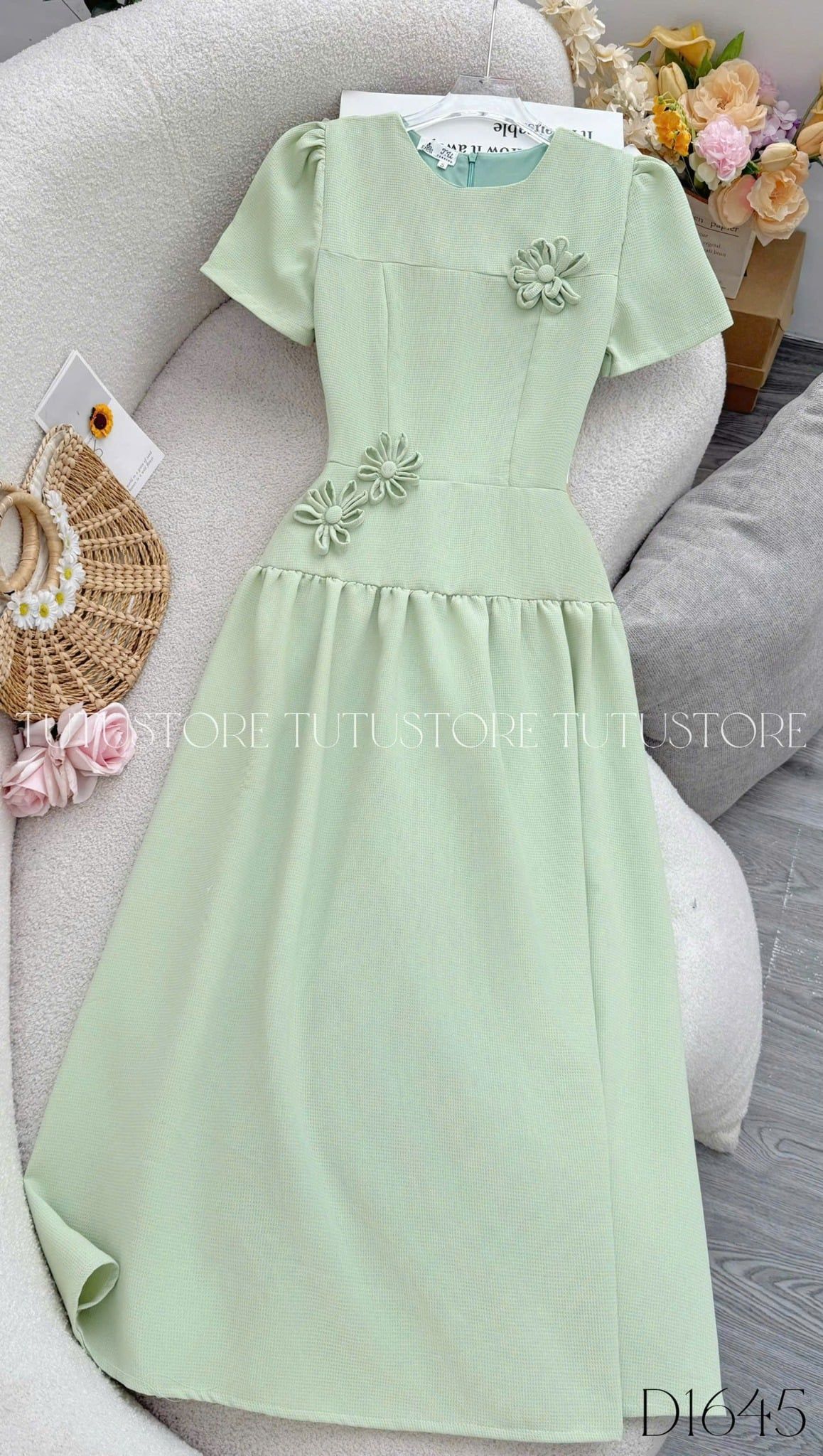 Đầm Thiết Kế Cổ Tròn Đính Hoa Dáng Xòe Đi Chơi TuTu Store Mã D1645