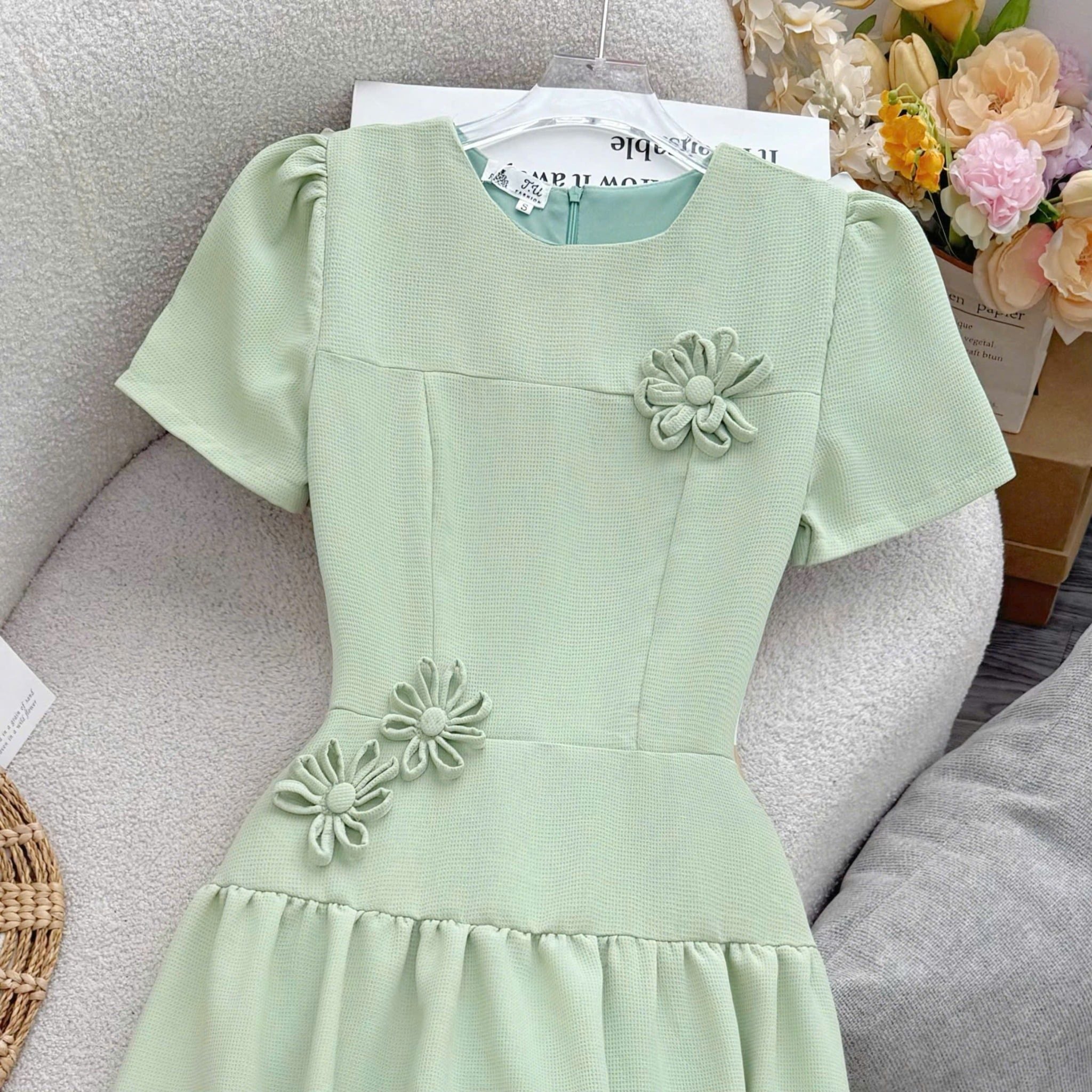 Đầm Thiết Kế Cổ Tròn Đính Hoa Dáng Xòe Đi Chơi TuTu Store Mã D1645
