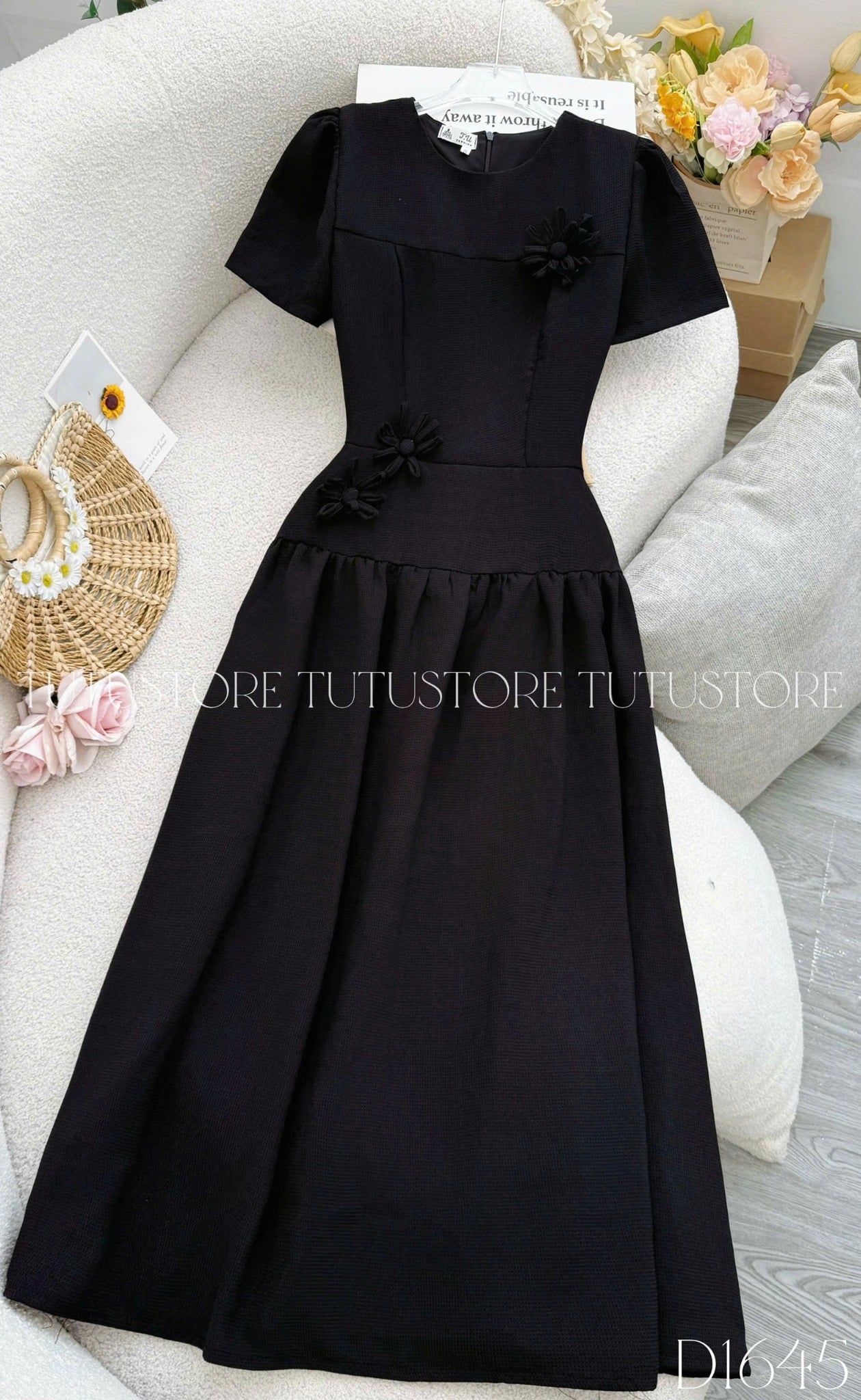 Đầm Thiết Kế Cổ Tròn Đính Hoa Dáng Xòe Đi Chơi TuTu Store Mã D1645