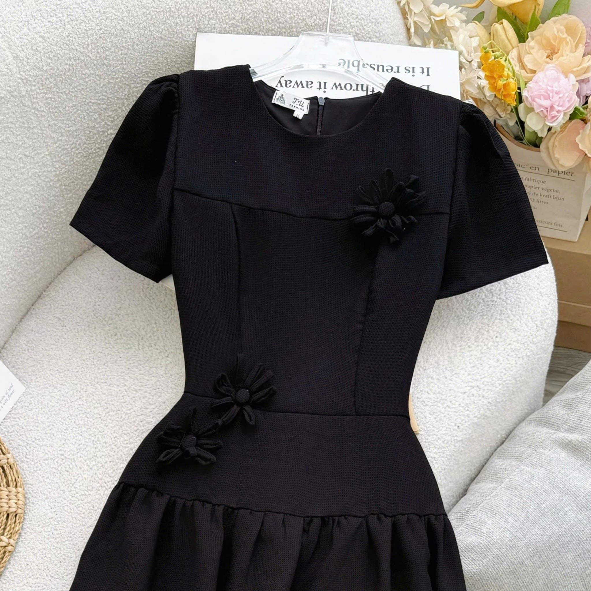 Đầm Thiết Kế Cổ Tròn Đính Hoa Dáng Xòe Đi Chơi TuTu Store Mã D1645
