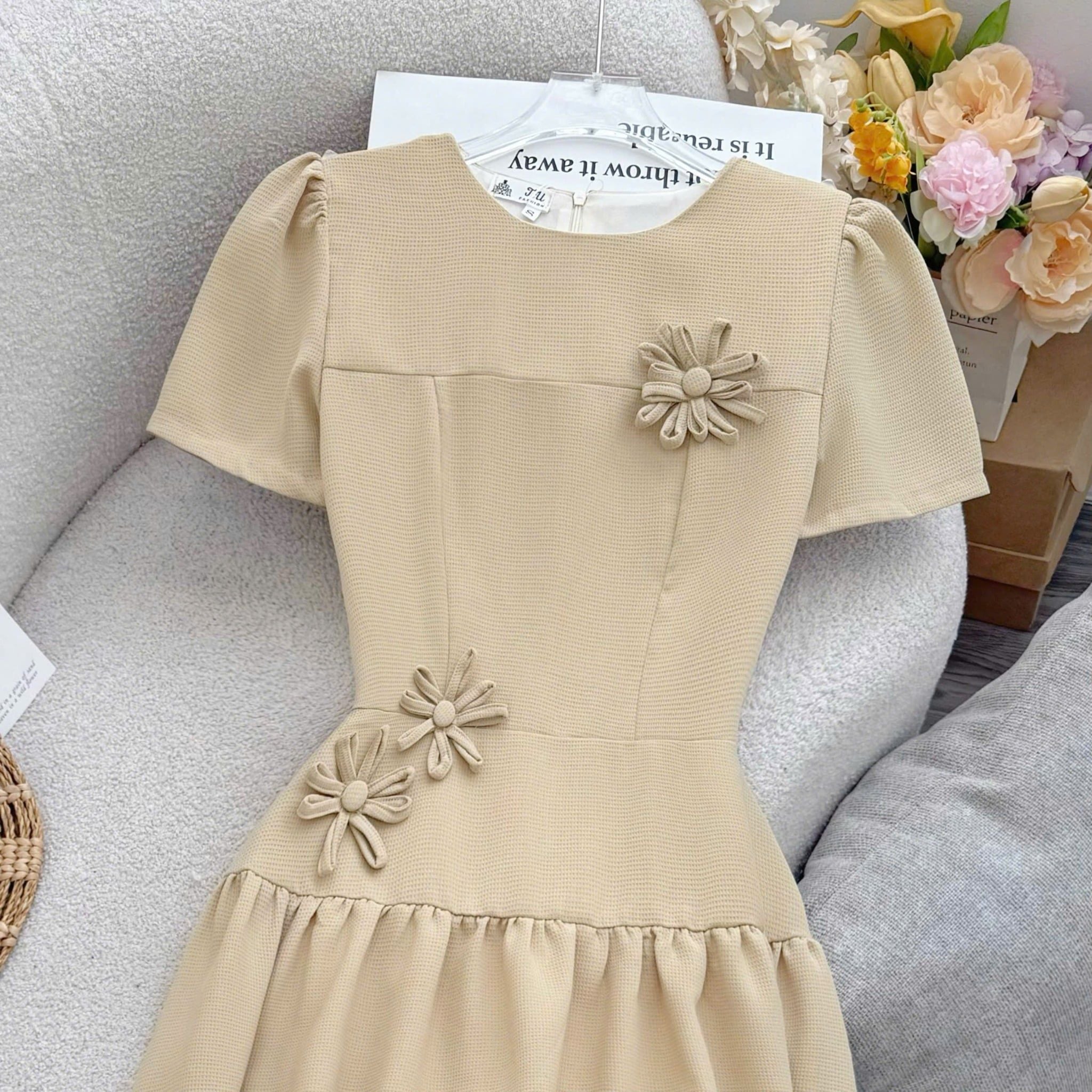 Đầm Thiết Kế Cổ Tròn Đính Hoa Dáng Xòe Đi Chơi TuTu Store Mã D1645