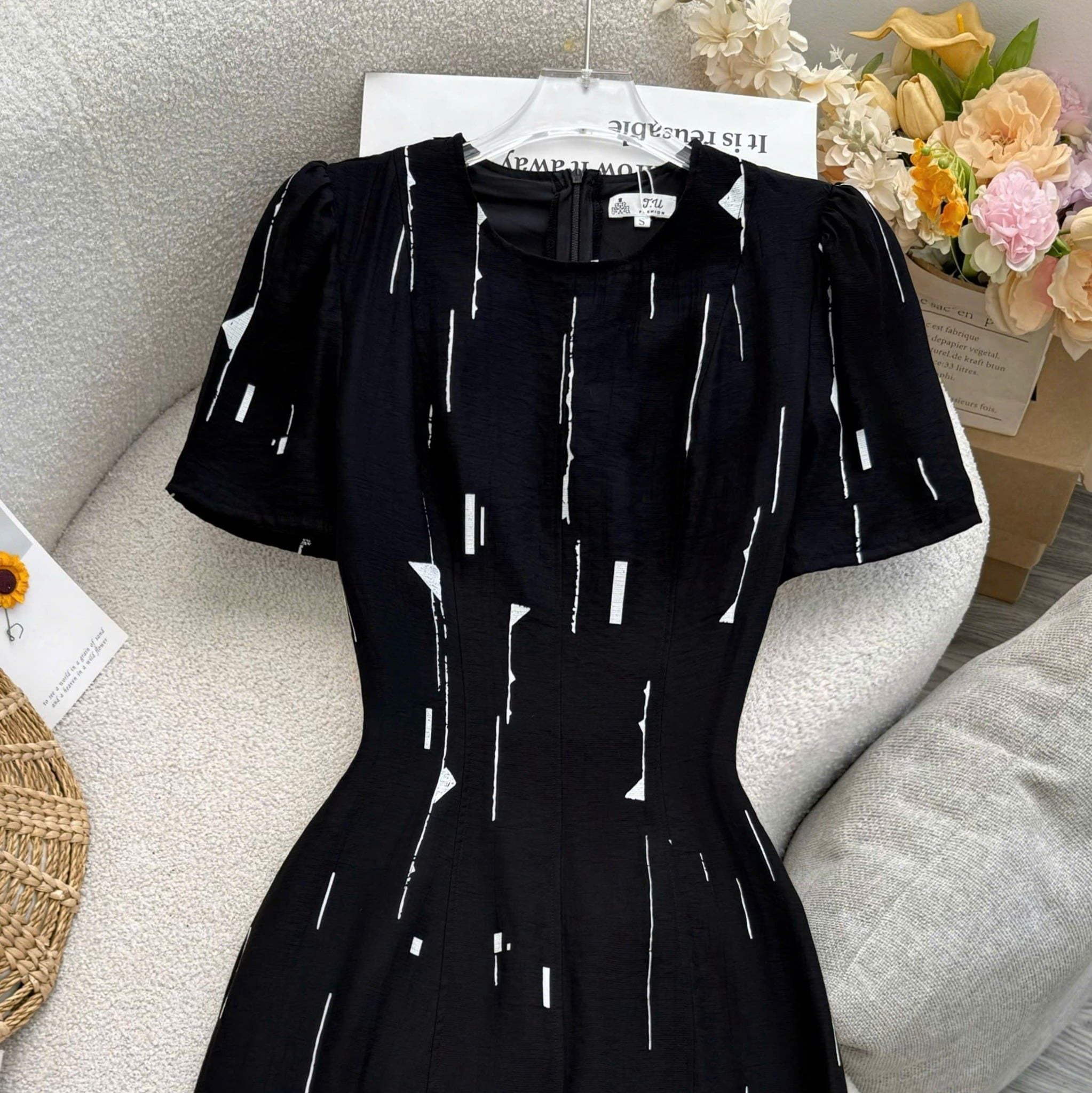 Đầm Thiết Kế Dáng Chữ A Tay Bồng Đi Tiệc TuTu Store Mã D1655