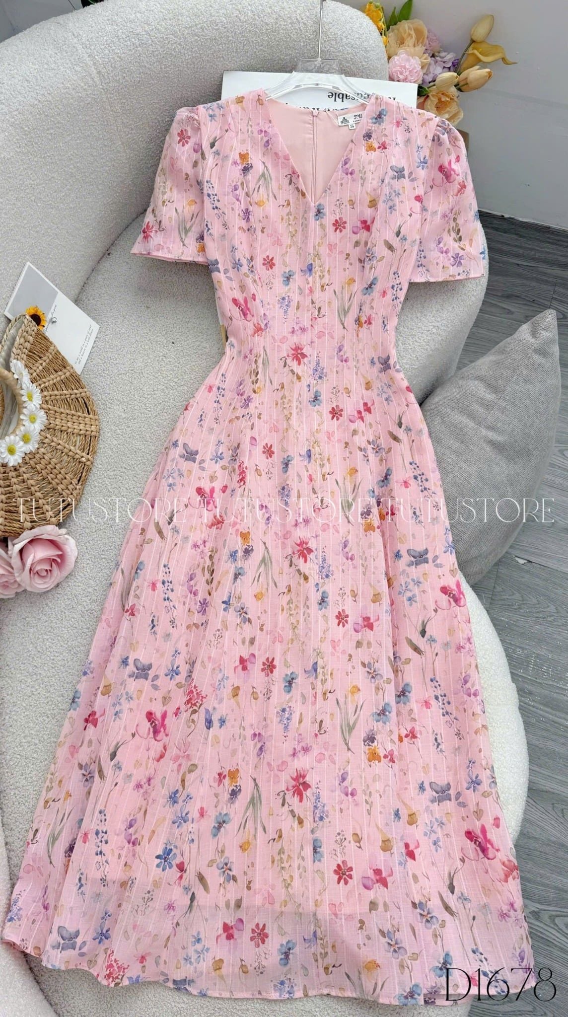 Đầm Thiết Kế Cổ V Dáng Xòe Hoa Nhí Đi Chơi TuTu Store Mã D1678