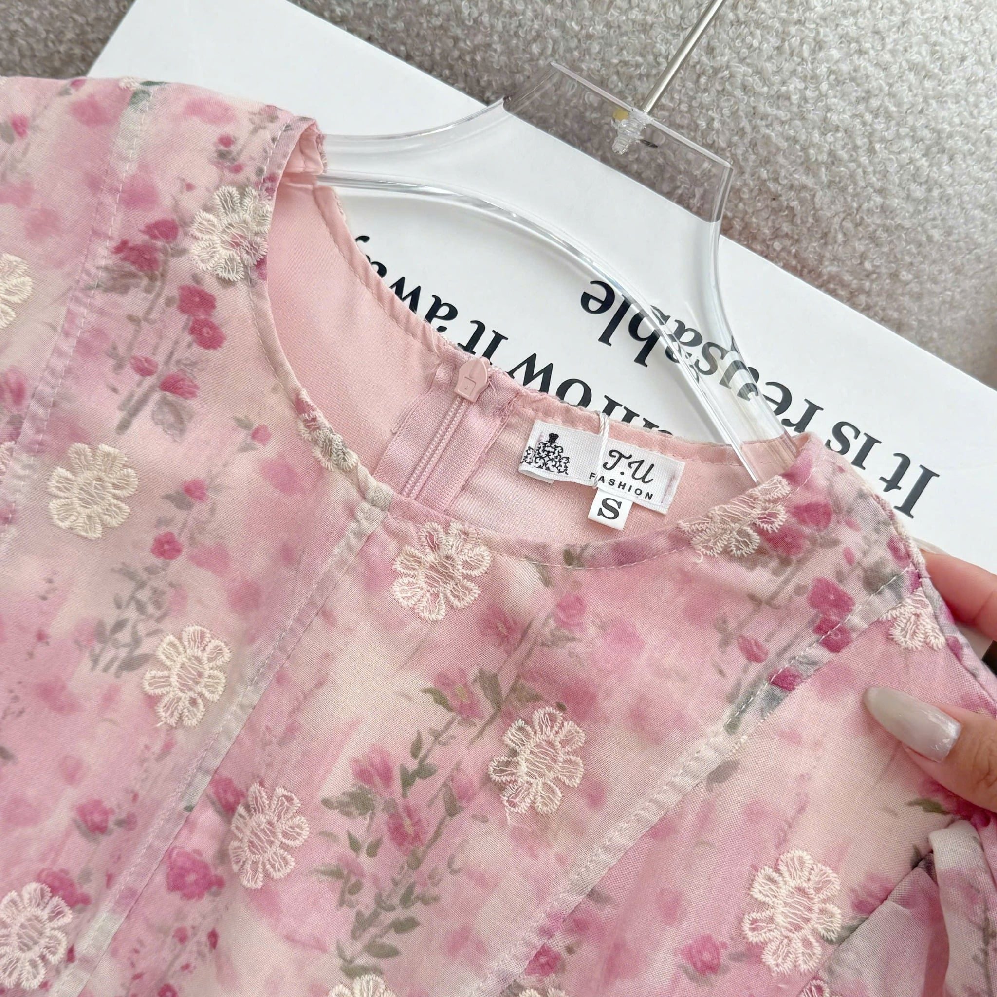 Đầm Thiết Kế Cổ Tròn Thêu Hoa Dáng Dài Đi Chơi TuTu Store Mã D1680