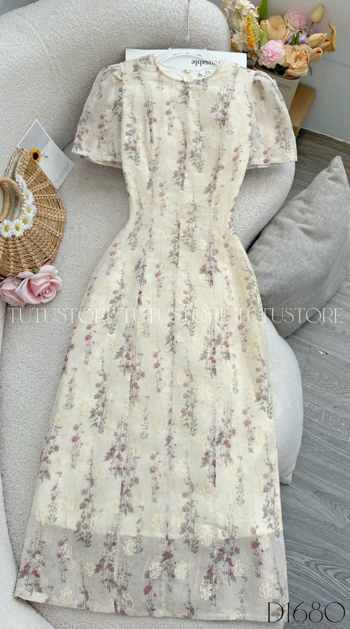 Đầm Thiết Kế Cổ Tròn Thêu Hoa Dáng Dài Đi Chơi TuTu Store Mã D1680