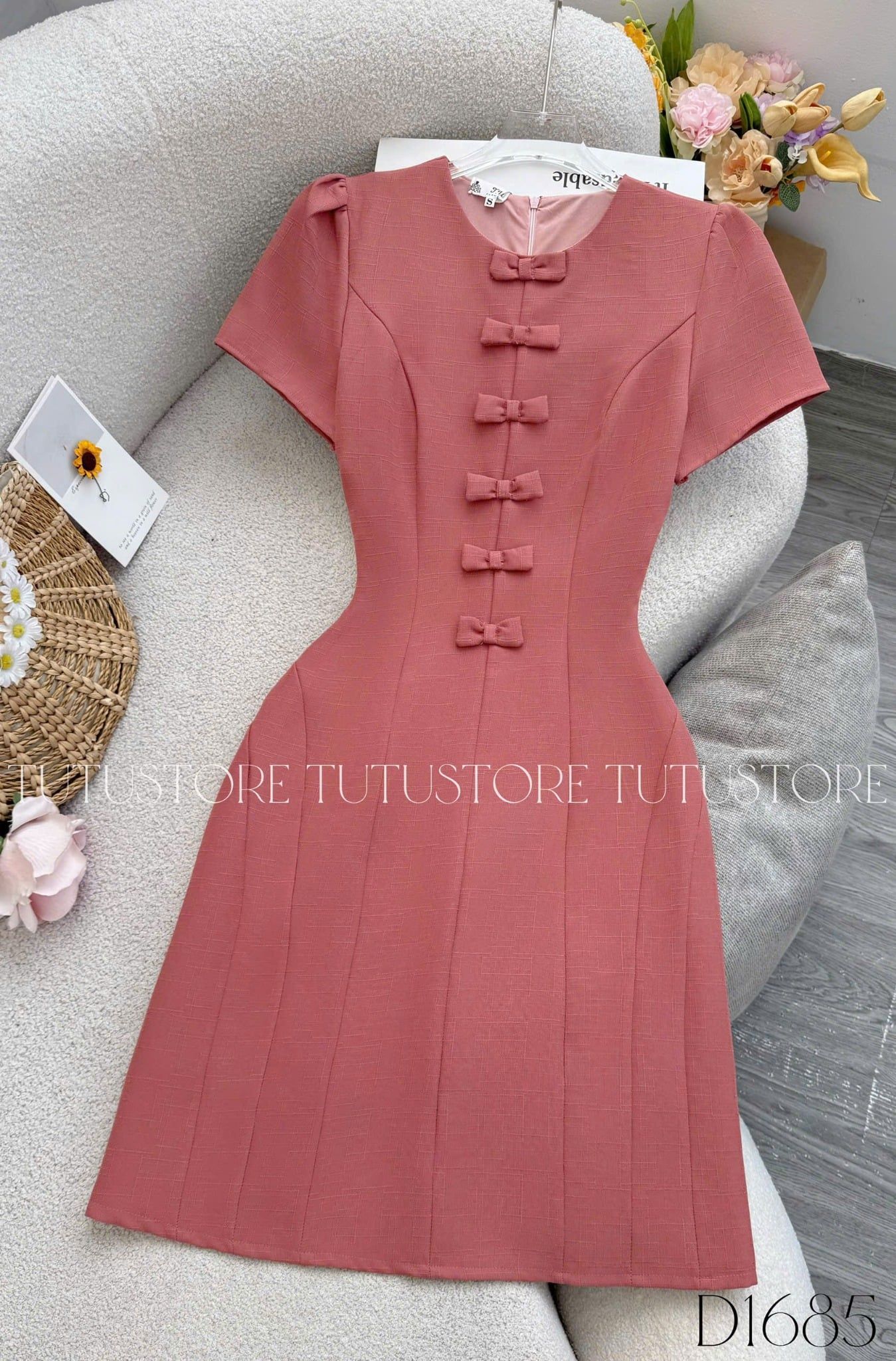 Đầm Thiết Kế Cổ Tròn Tay Bồng Đính Nơ Dáng Ngắn TuTu Store Mã D1685