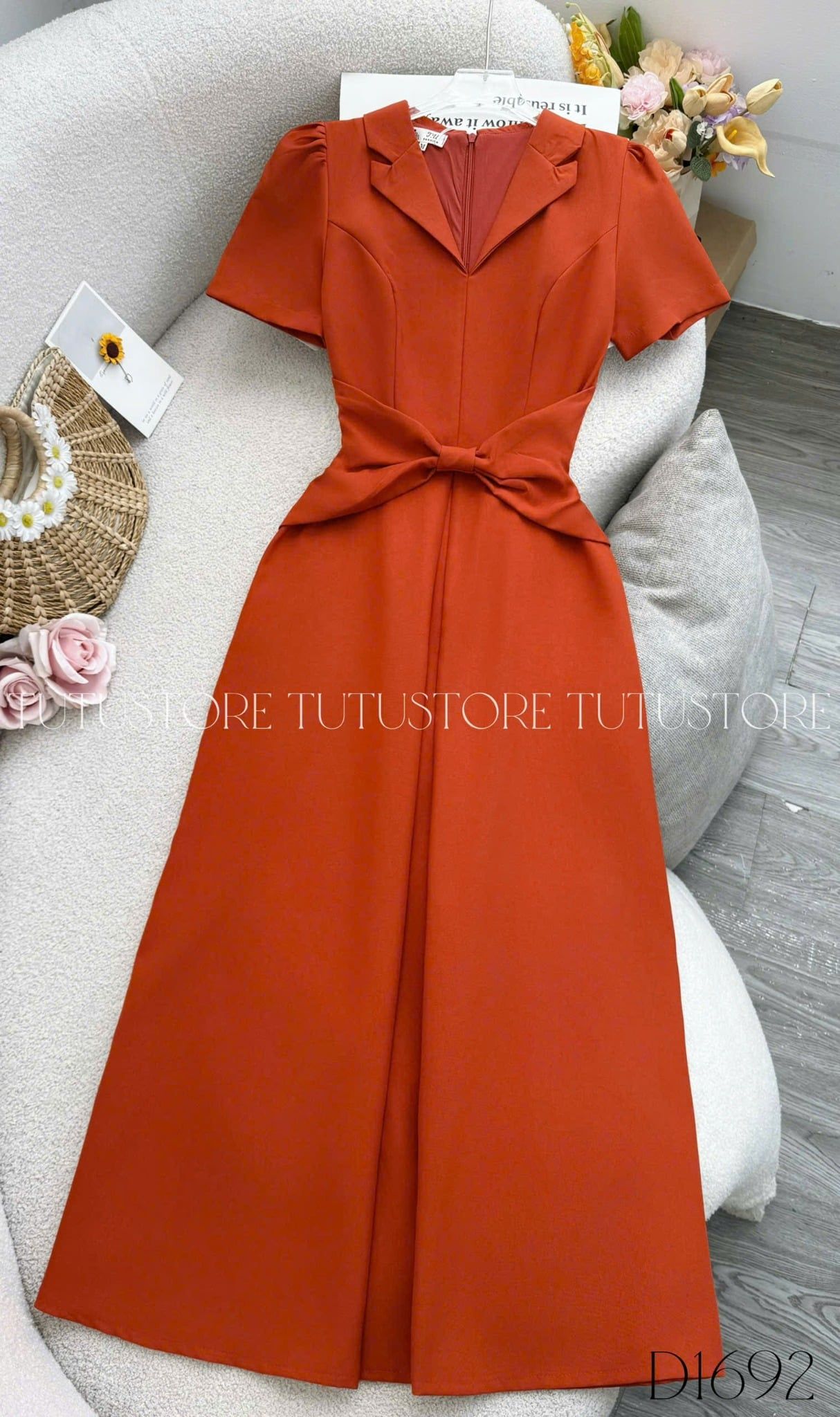 Đầm Thiết Kế Kiểu Cổ V Nhấn Nơ Eo Đơn Giản Thanh Lịch Công Sở TuTu Store Mã D1692