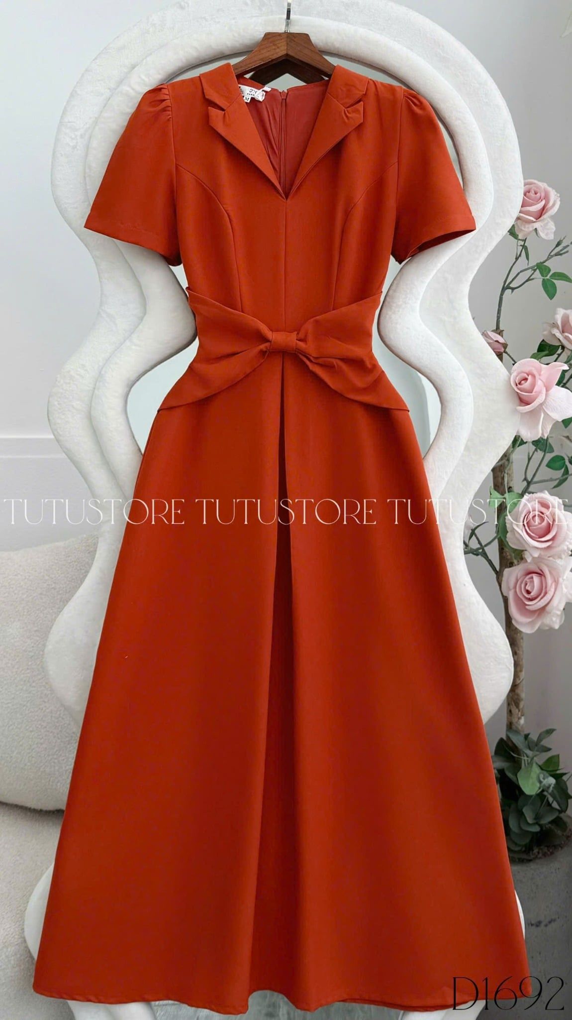 Đầm Thiết Kế Kiểu Cổ V Nhấn Nơ Eo Đơn Giản Thanh Lịch Công Sở TuTu Store Mã D1692