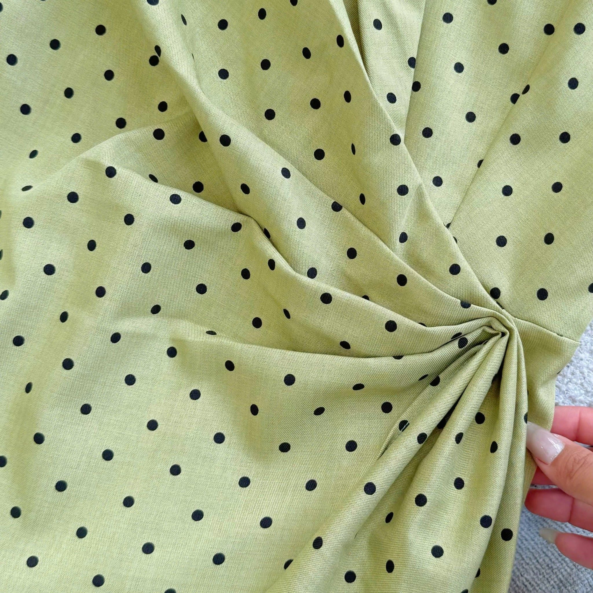 Đầm Thiết Kế Vạt Chéo Cổ V Chấm Bi Dáng Dài Đi Chơi TuTu Store Mã D1690