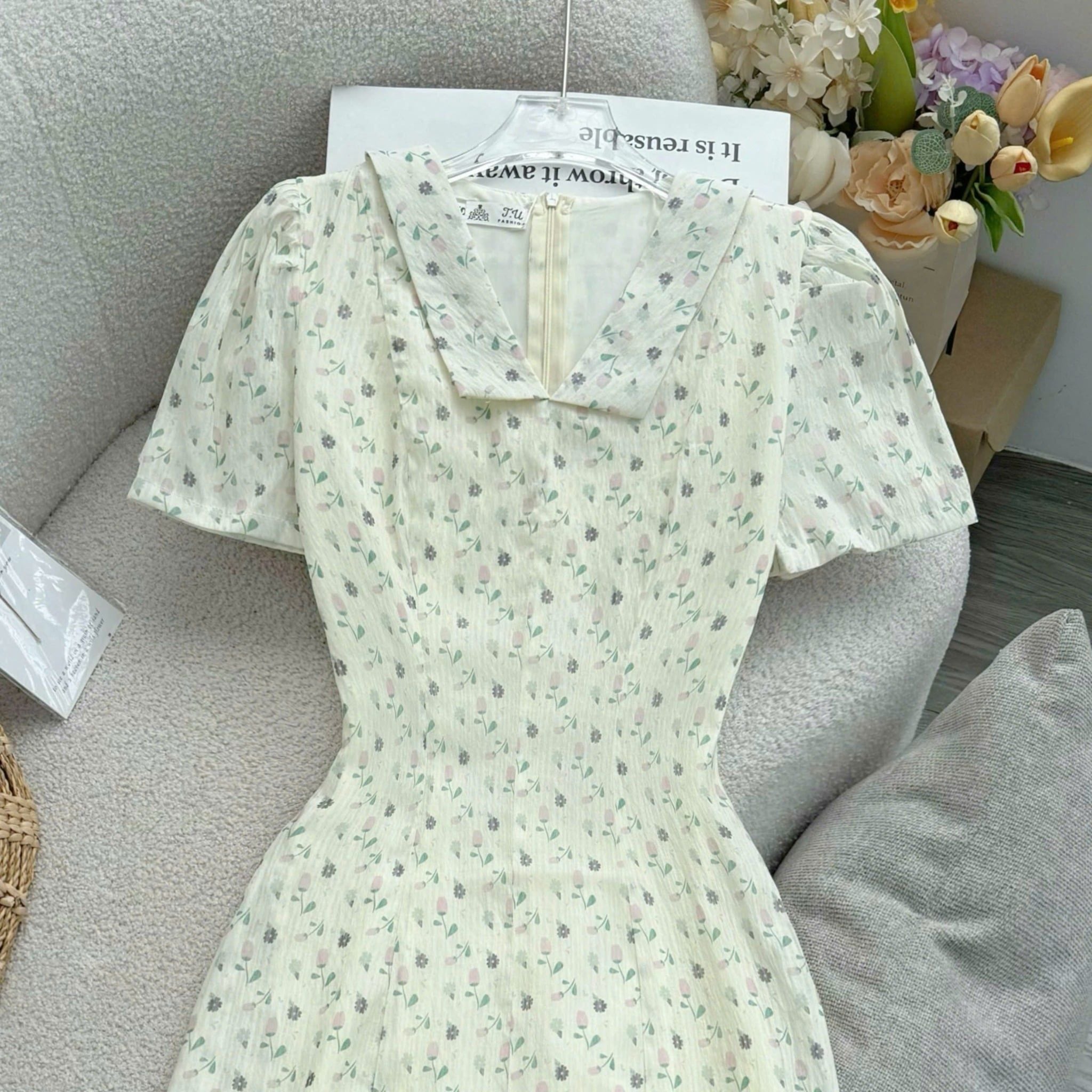Đầm Thiết Kế Cổ V Dáng Xòe Hoa Nhí Đi Chơi TuTu Store Mã D1737