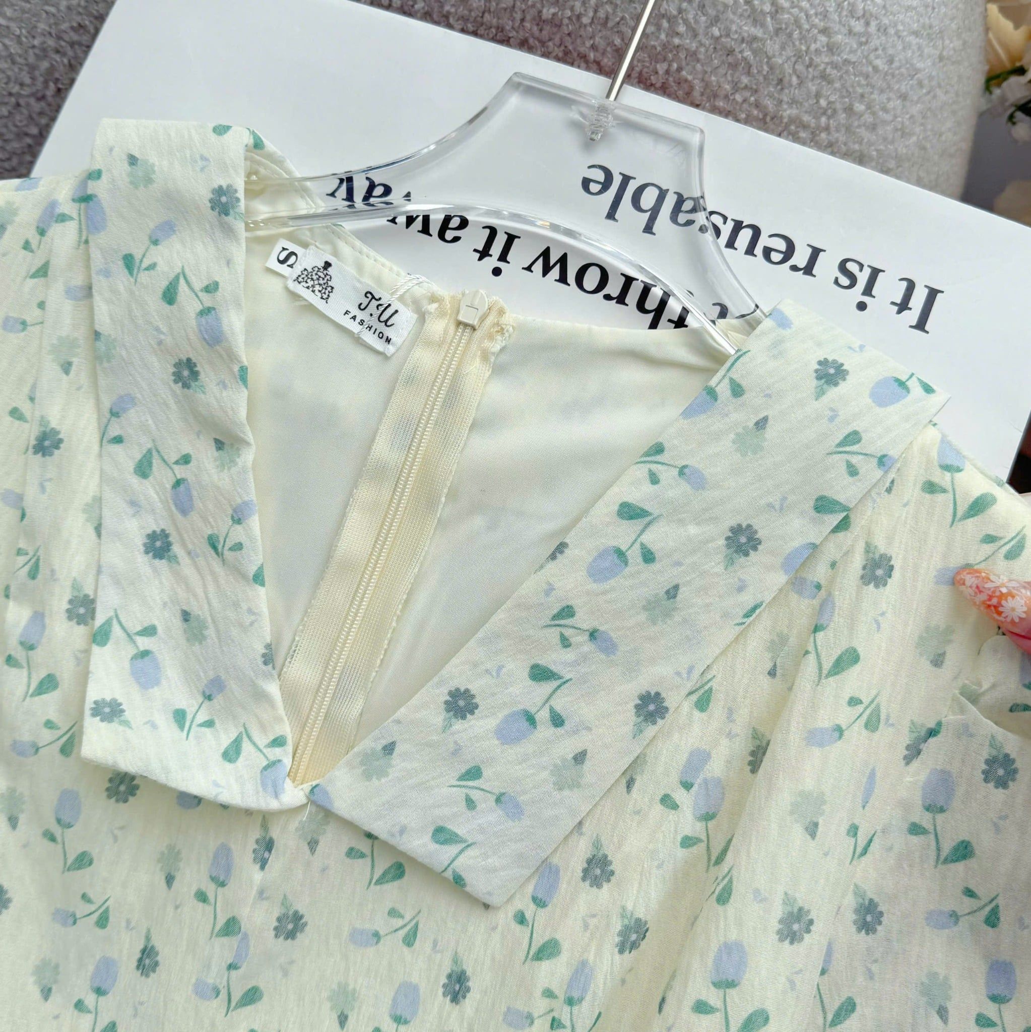 Đầm Thiết Kế Cổ V Dáng Xòe Hoa Nhí Đi Chơi TuTu Store Mã D1737