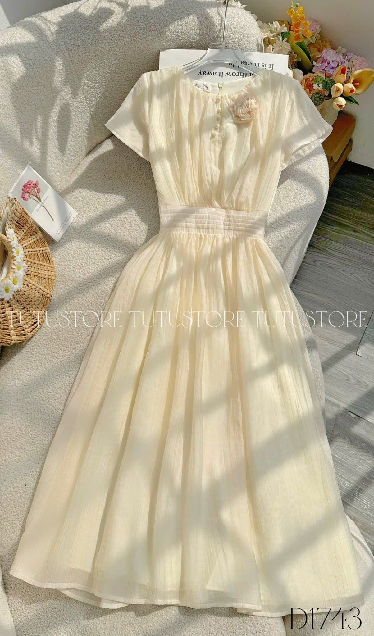 Đầm Thiết Kế Cổ Tròn Đính Hoa Dáng Xòe Đi Chơi TuTu Store Mã D1743