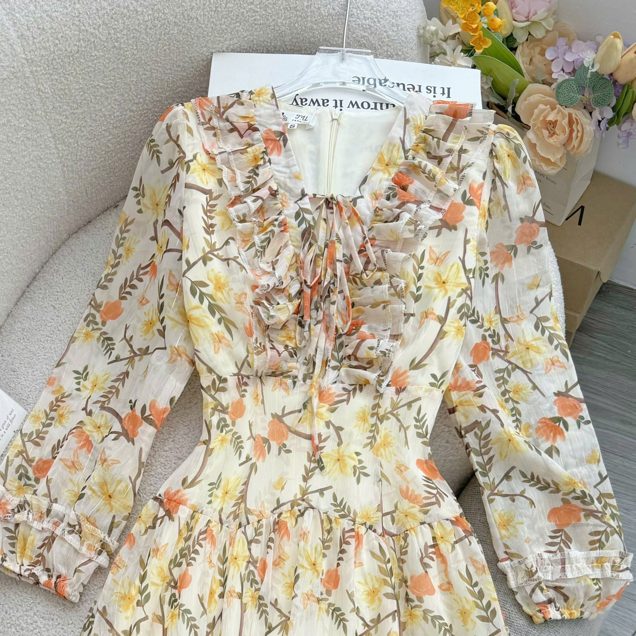 Đầm Thiết Kế Cổ V Bèo Tay Dài Tiểu Thư Đi Chơi TuTu Store Mã D1747