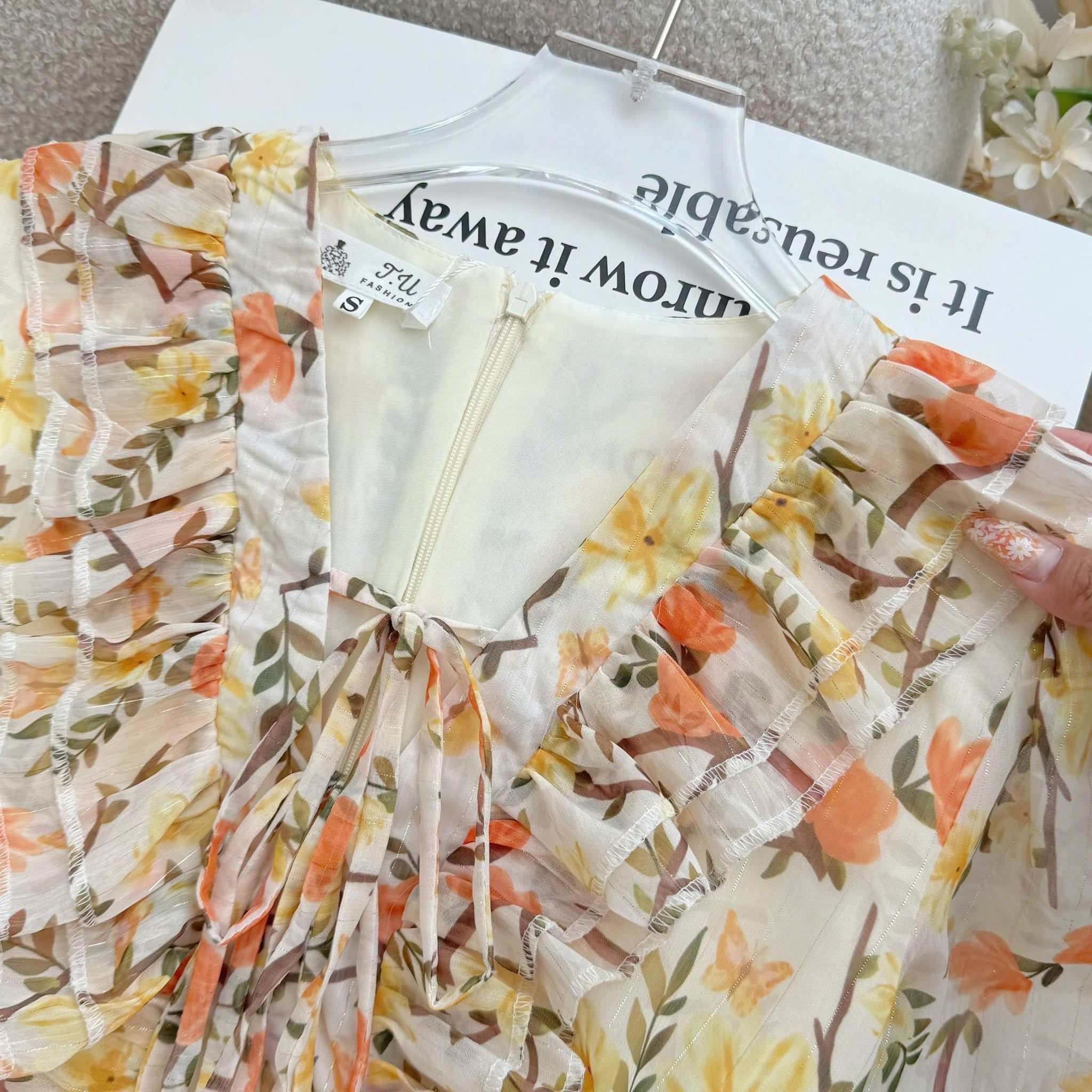 Đầm Thiết Kế Cổ V Bèo Tay Dài Tiểu Thư Đi Chơi TuTu Store Mã D1747