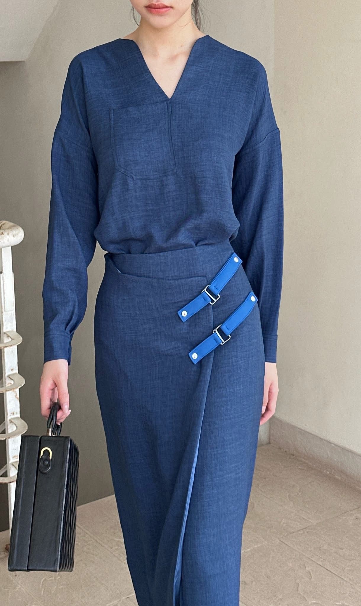  Heidi Set - Áo Cổ V Và Chân Váy Vạt Chéo S06 