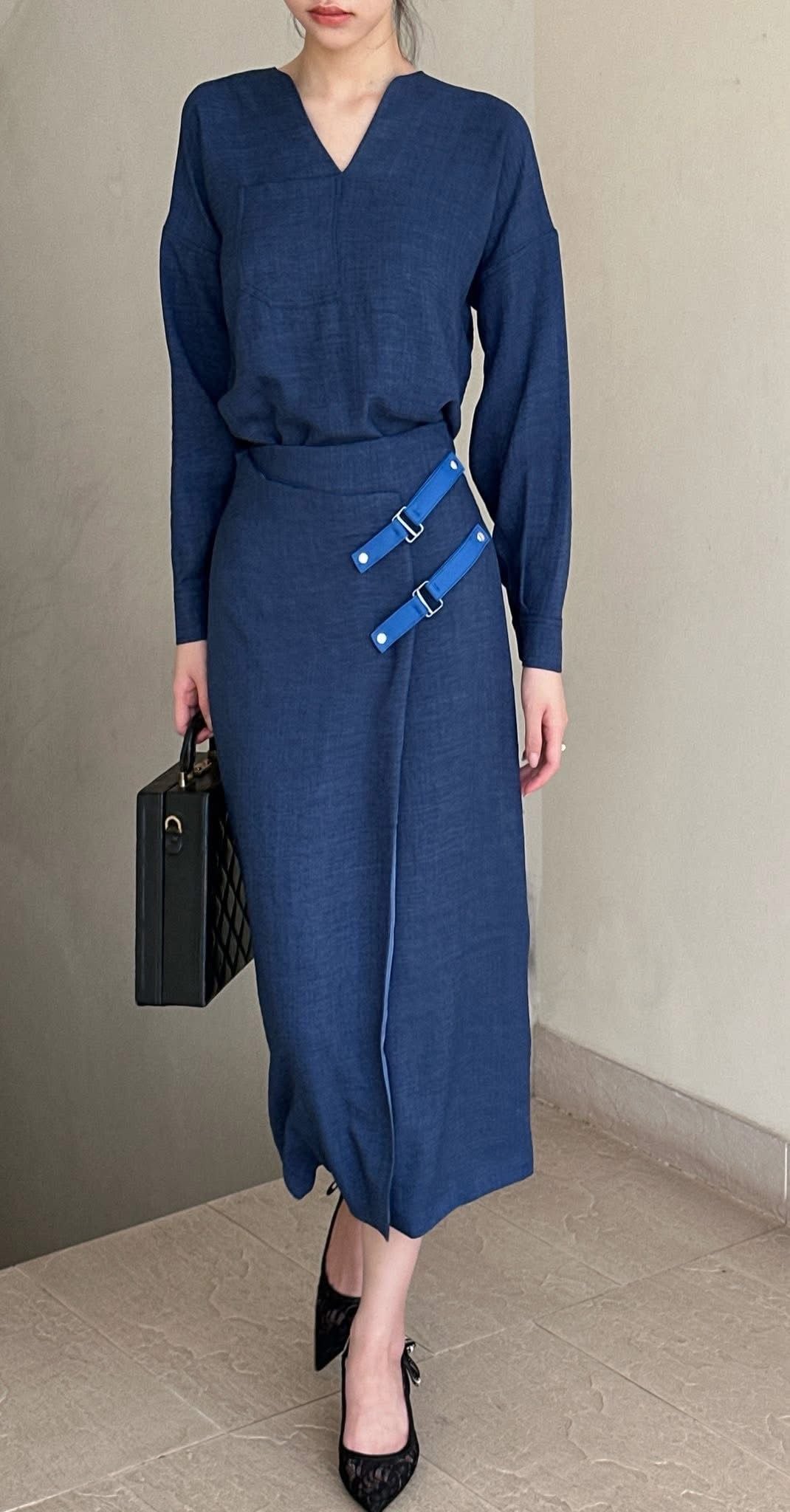  Heidi Set - Áo Cổ V Và Chân Váy Vạt Chéo S06 