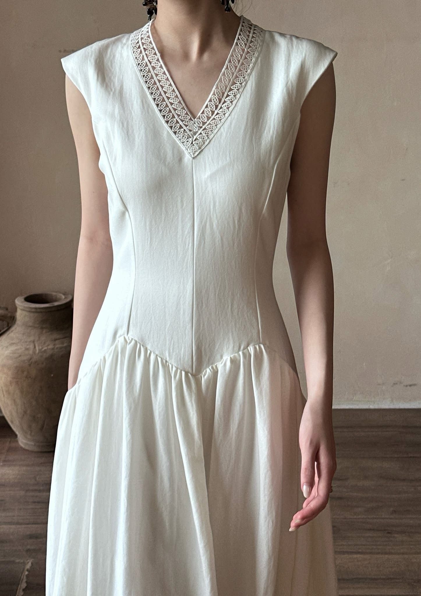  Elyon Dress - Đầm Không Tay Cổ V Thiết Kế 