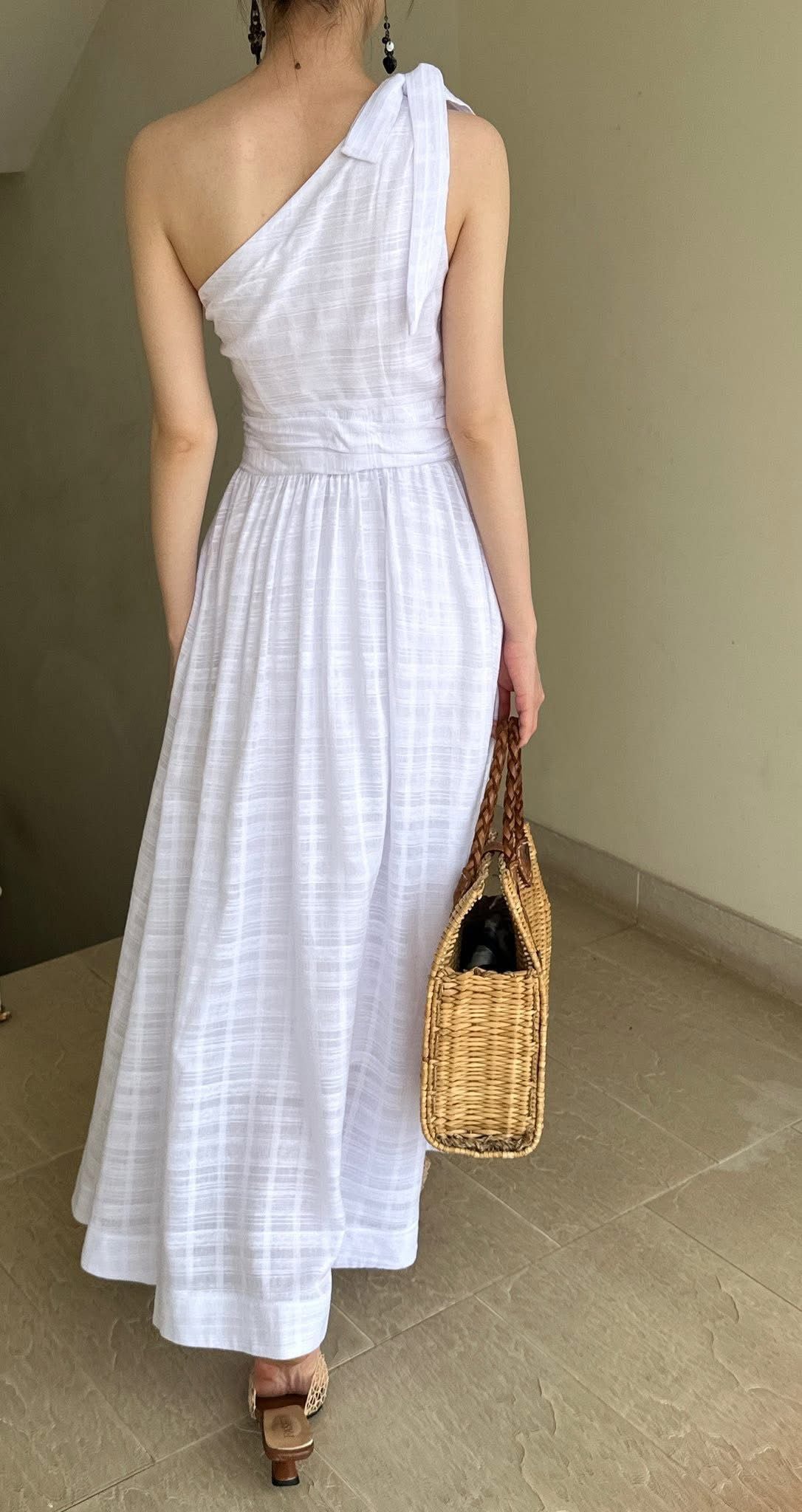  Lalyn Dress - Đầm Lệch Vai Nhấn Eo L31 