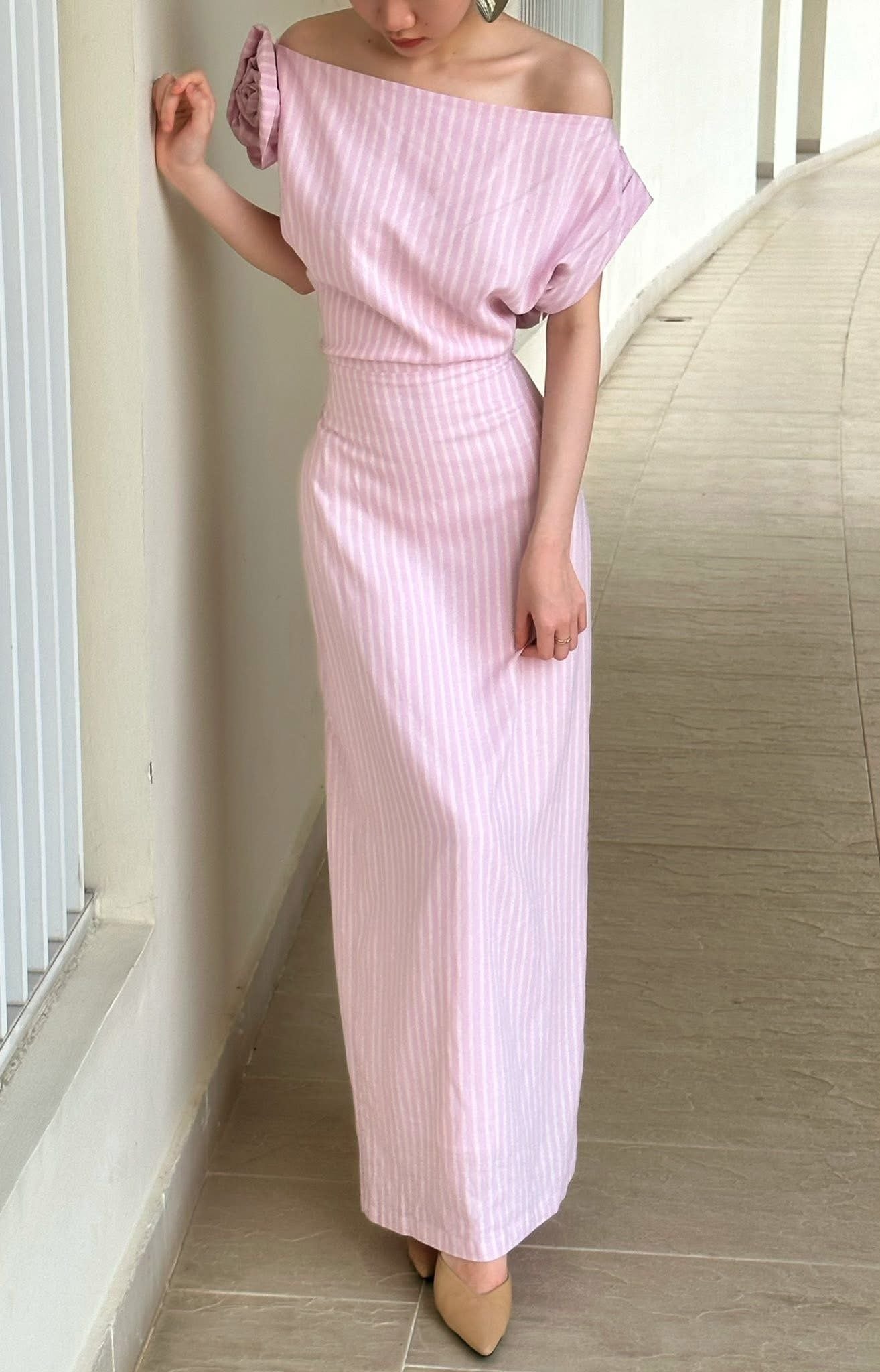  Zinnia Dress - Đầm Linen Lệch Vai Hoa Hồng D989 