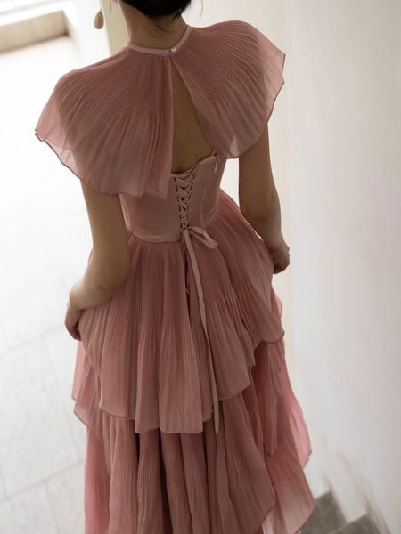  Giselle - Đầm Thiết Kế Nhiều Tầng Phối Choàng 