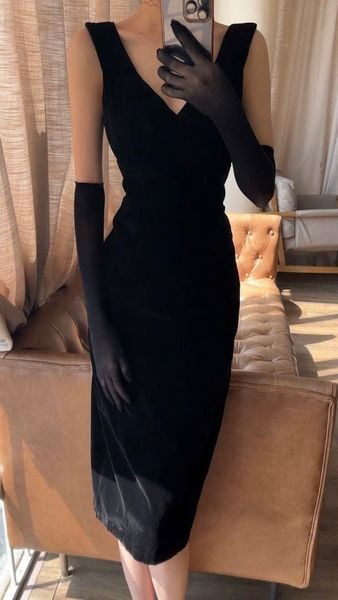  Ariana Dress - Đầm Body Nhung Đen Sát Nách Cổ Tim D91 